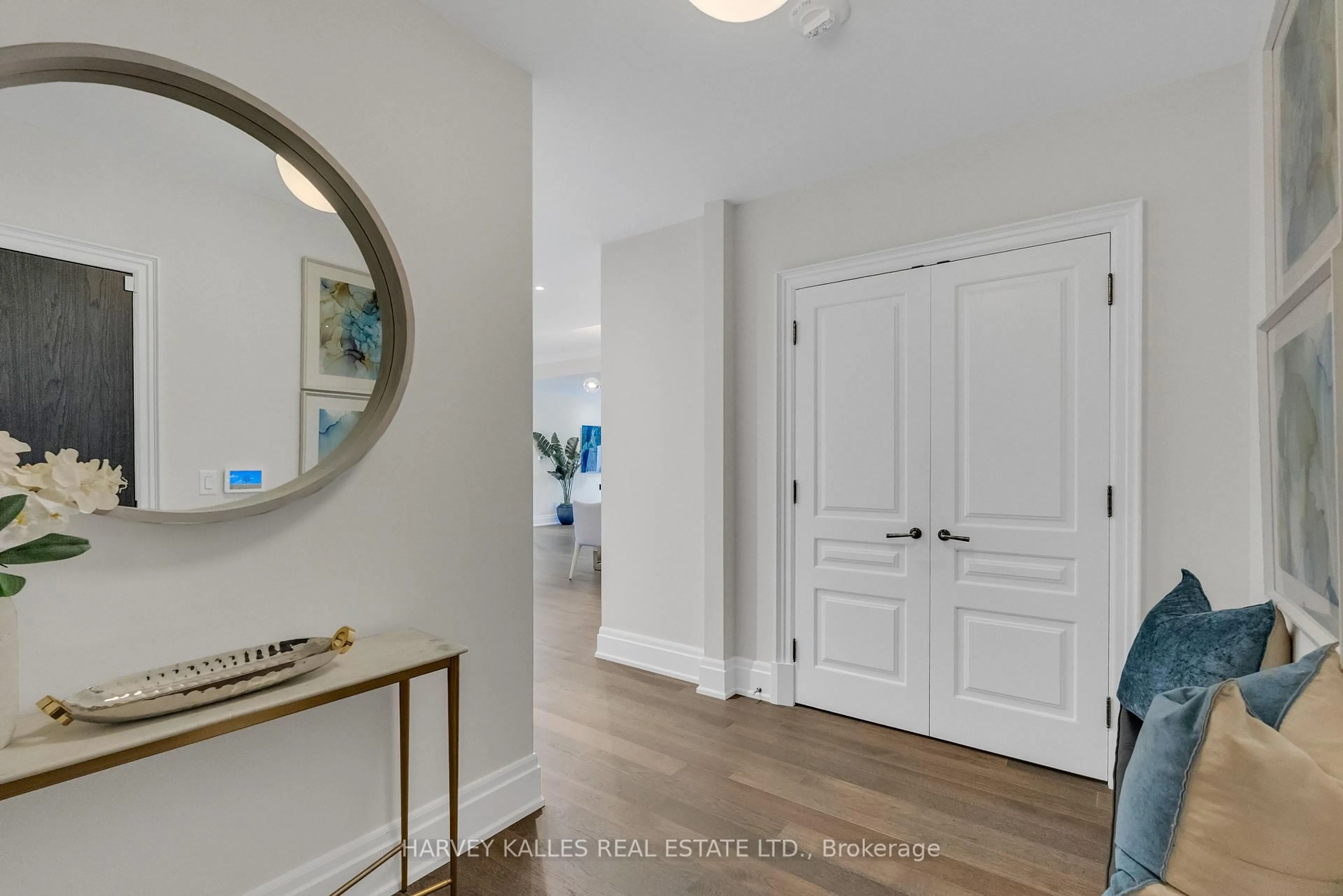 Indoor entryway for 1 Forest Hill Rd #305, Toronto Ontario M4V 1R1