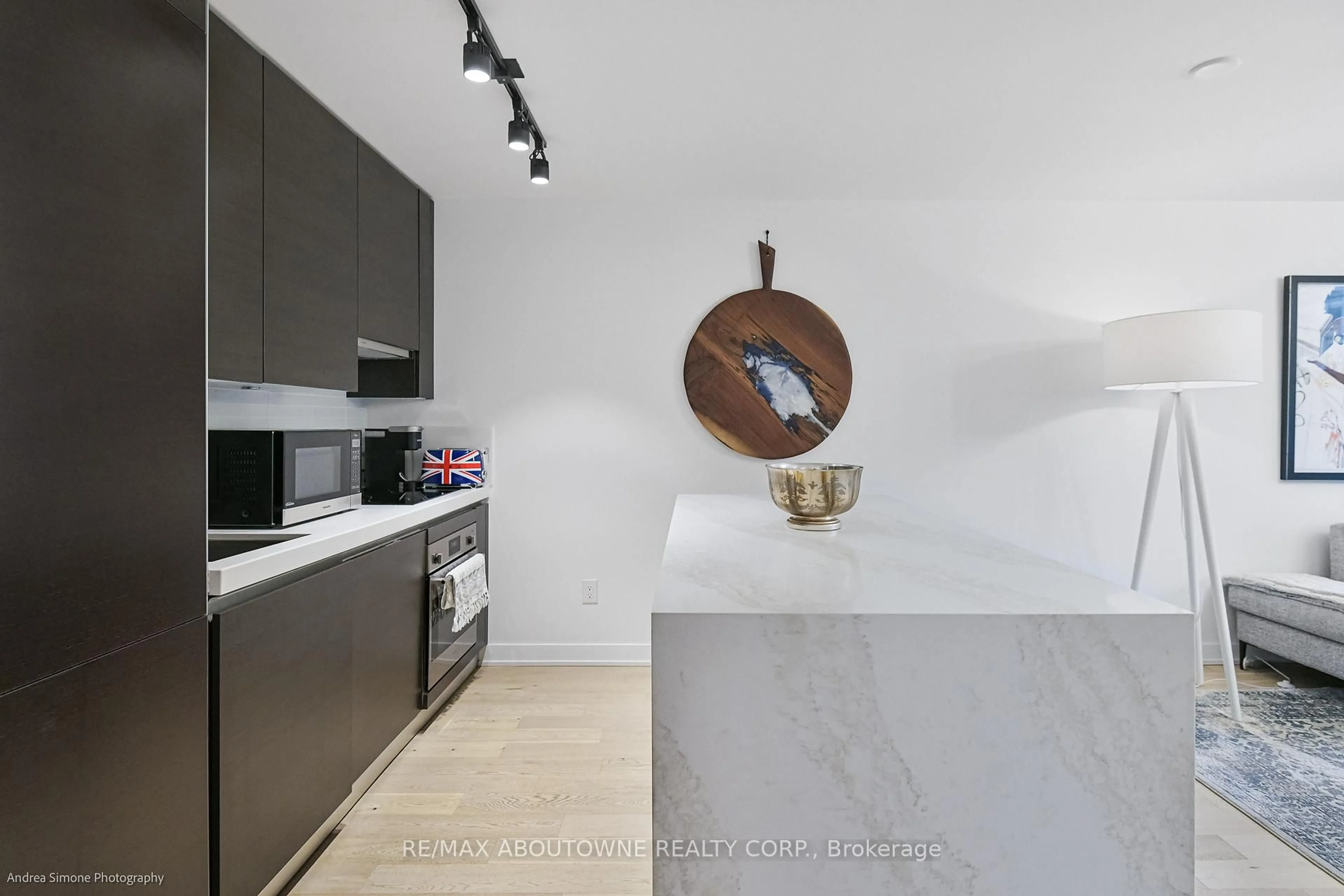 Contemporary kitchen, unknown for 629 King St #1133, Toronto Ontario M5V 0G9