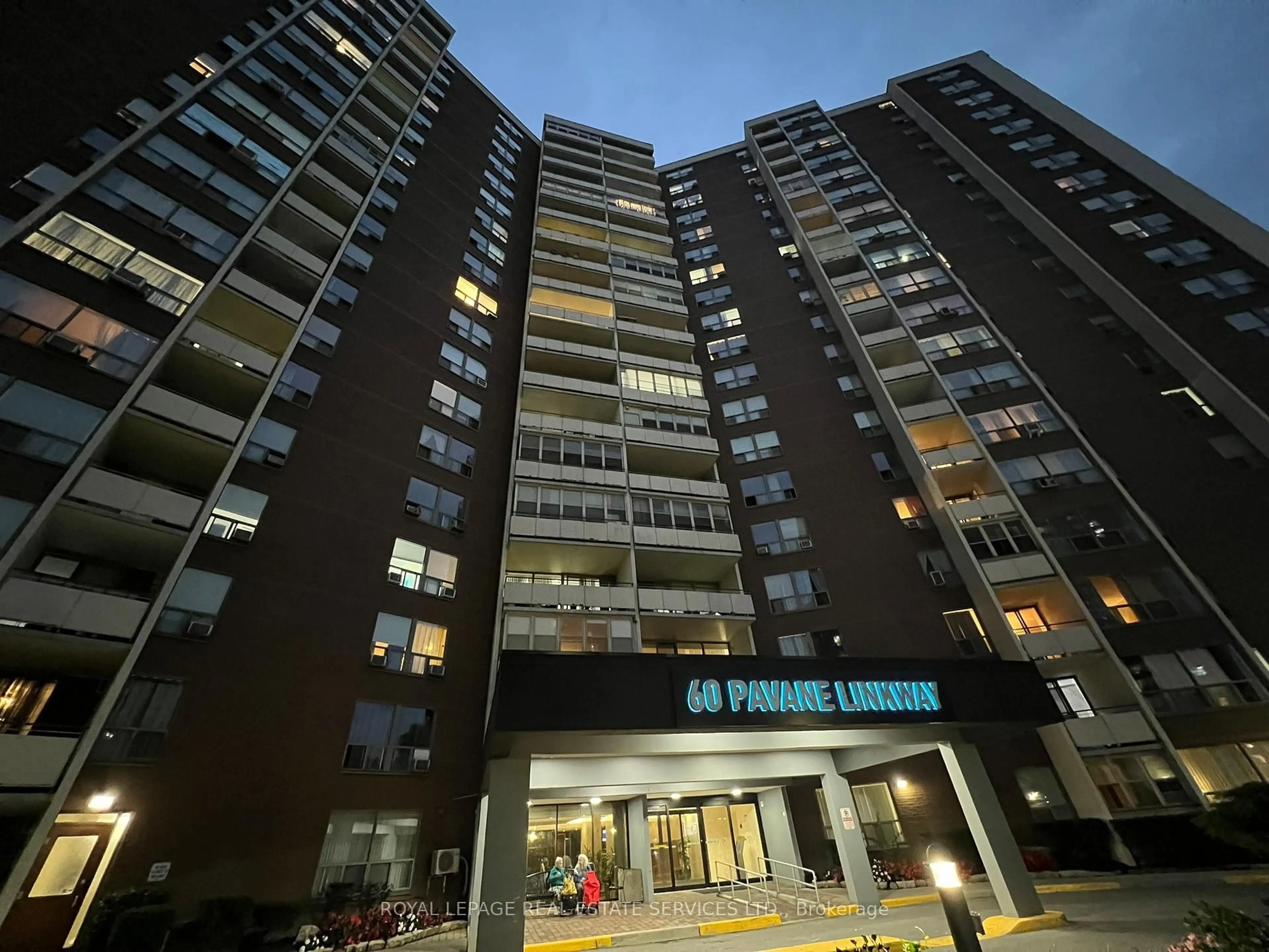 Indoor foyer for 60 Pavane Linkway #709, Toronto Ontario M3C 2Y6