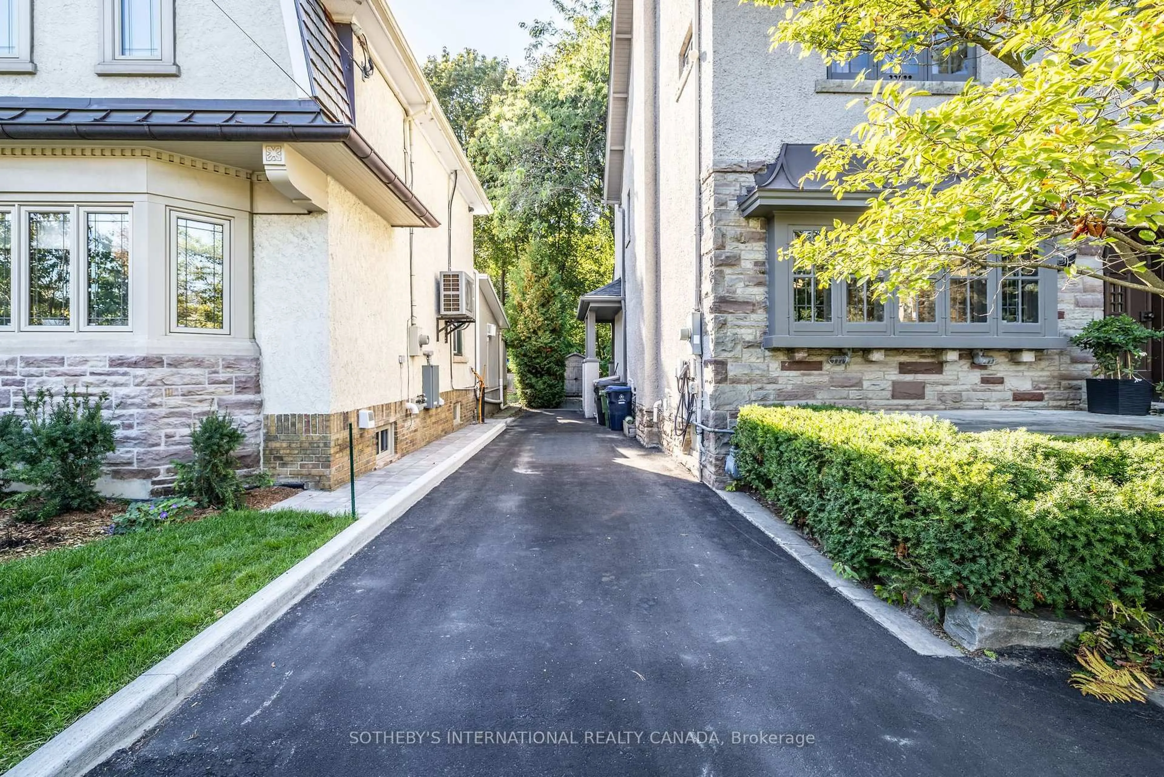 Patio, street for 74 Inglewood Dr, Toronto Ontario M4T 1H3