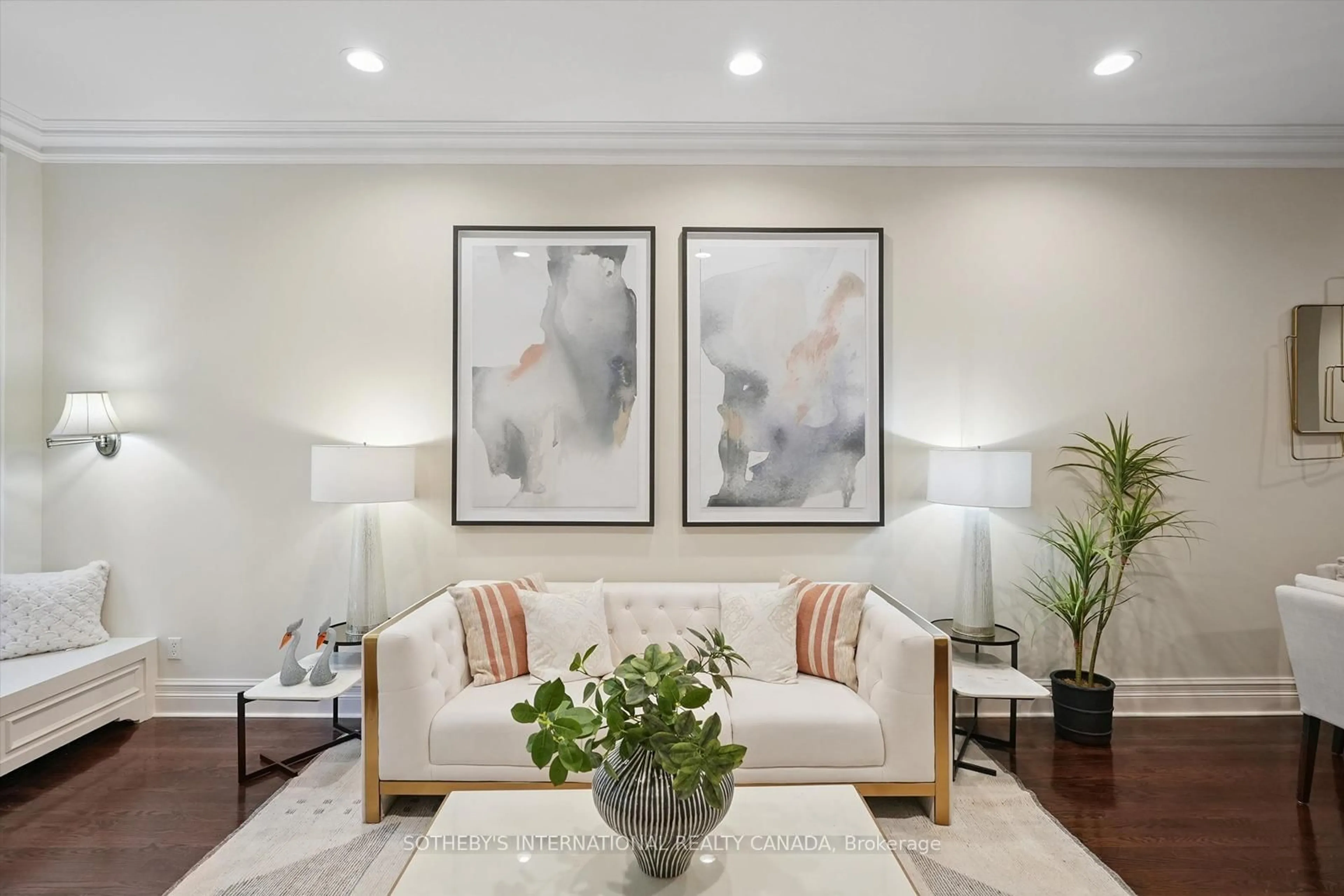 Living room with furniture, unknown for 260 Russel Hill Rd #4, Toronto Ontario M4V 2T2