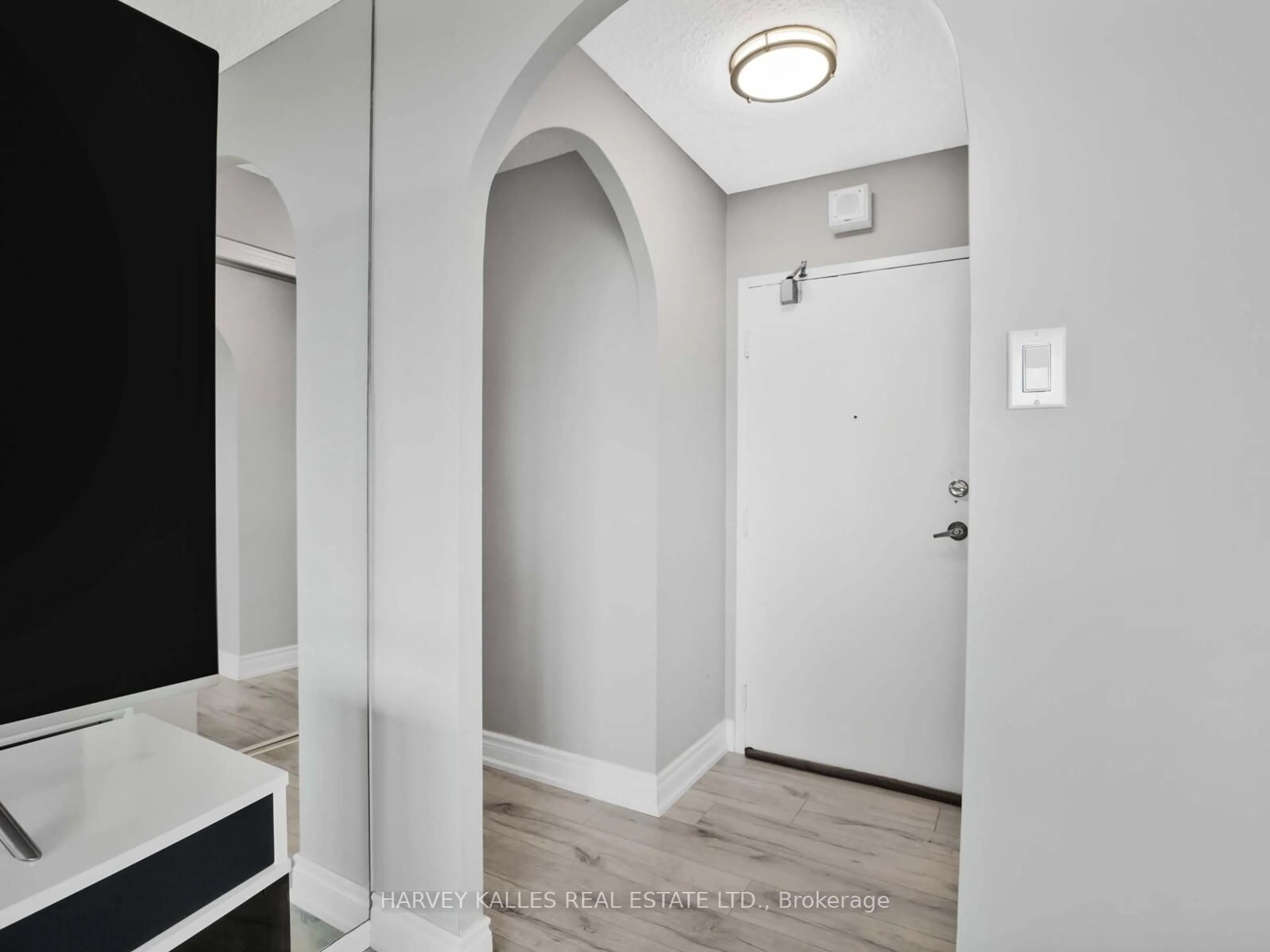 Indoor entryway for 1900 Sheppard Ave #1708, Toronto Ontario M2J 4T4