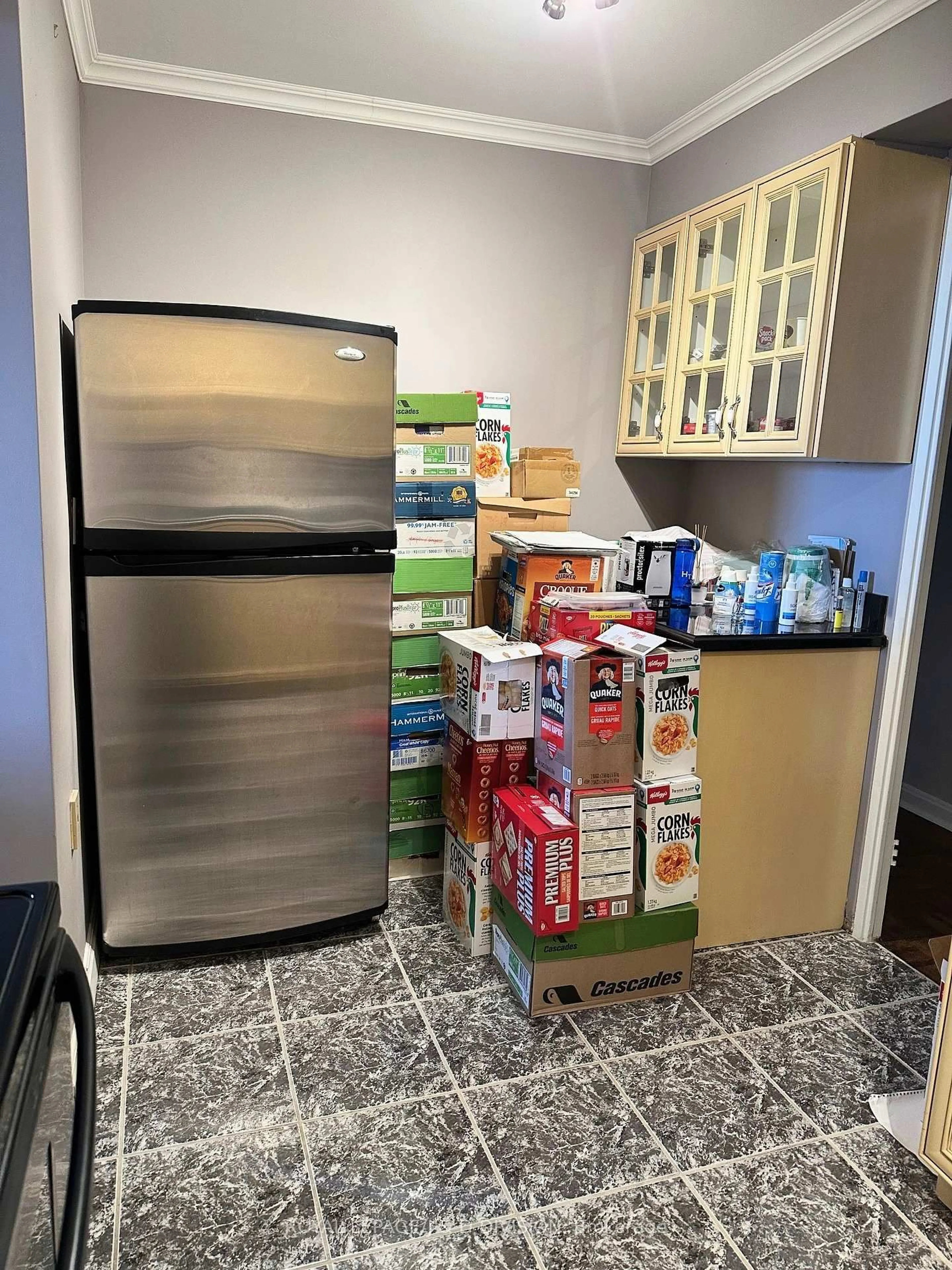 Standard kitchen, unknown for 130 Neptune Dr #1510, Toronto Ontario M6A 1X5