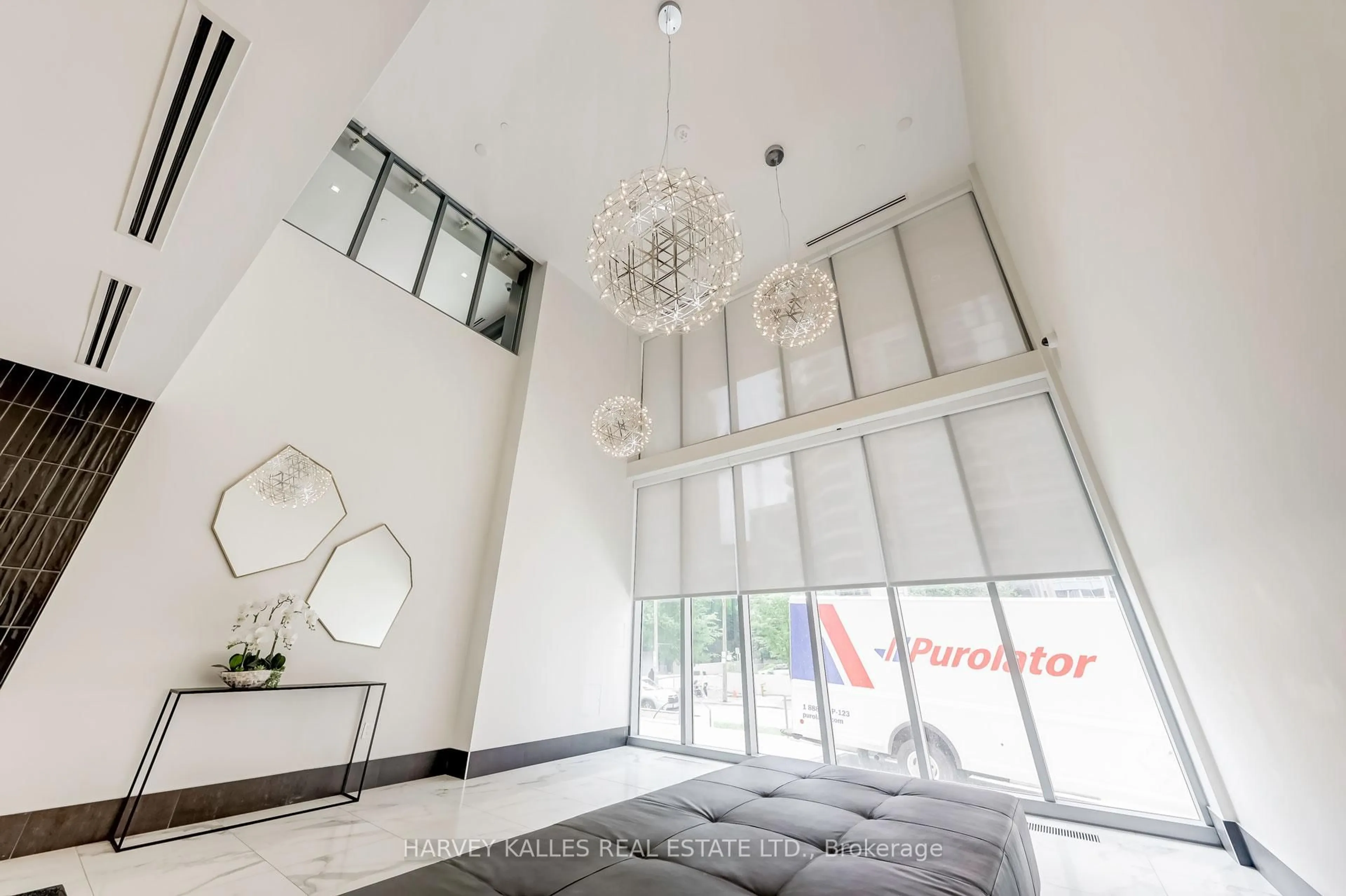 Indoor foyer for 25 Holly St #2407, Toronto Ontario M4S 0E3