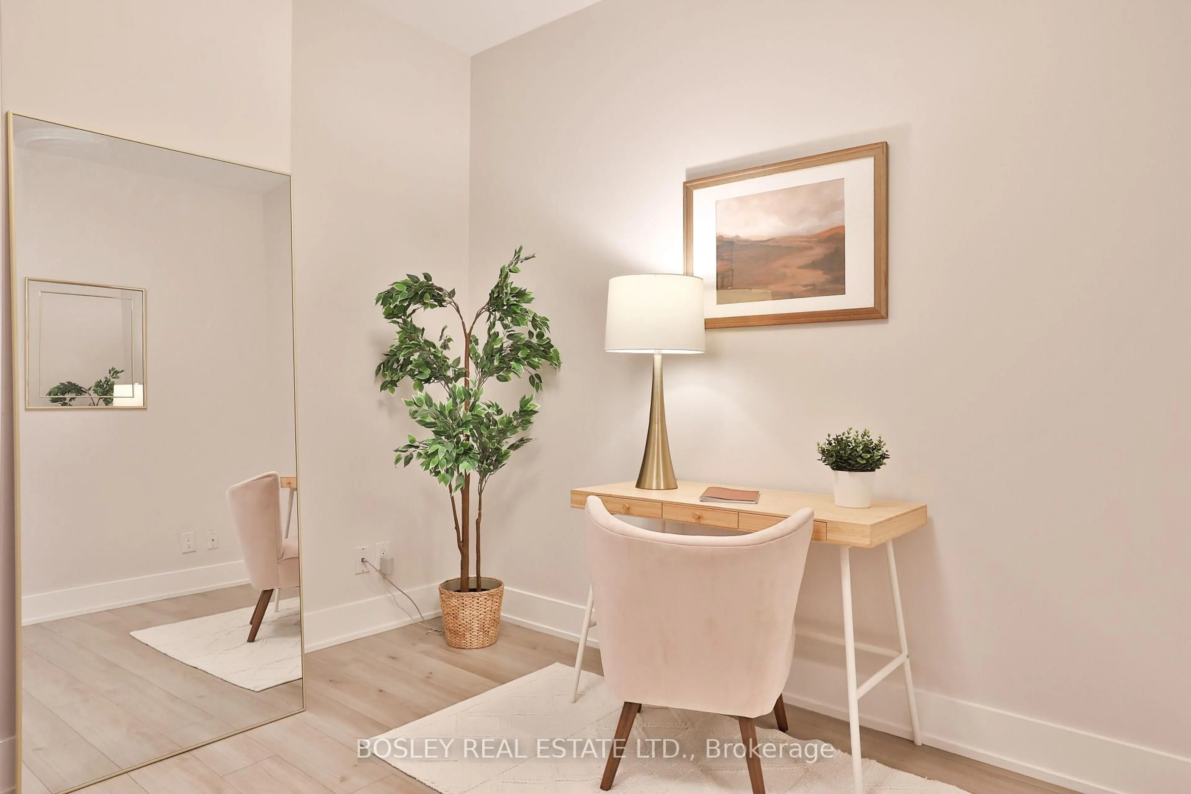 Indoor entryway for 111 St. Clair Ave #628, Toronto Ontario M4V 1N5