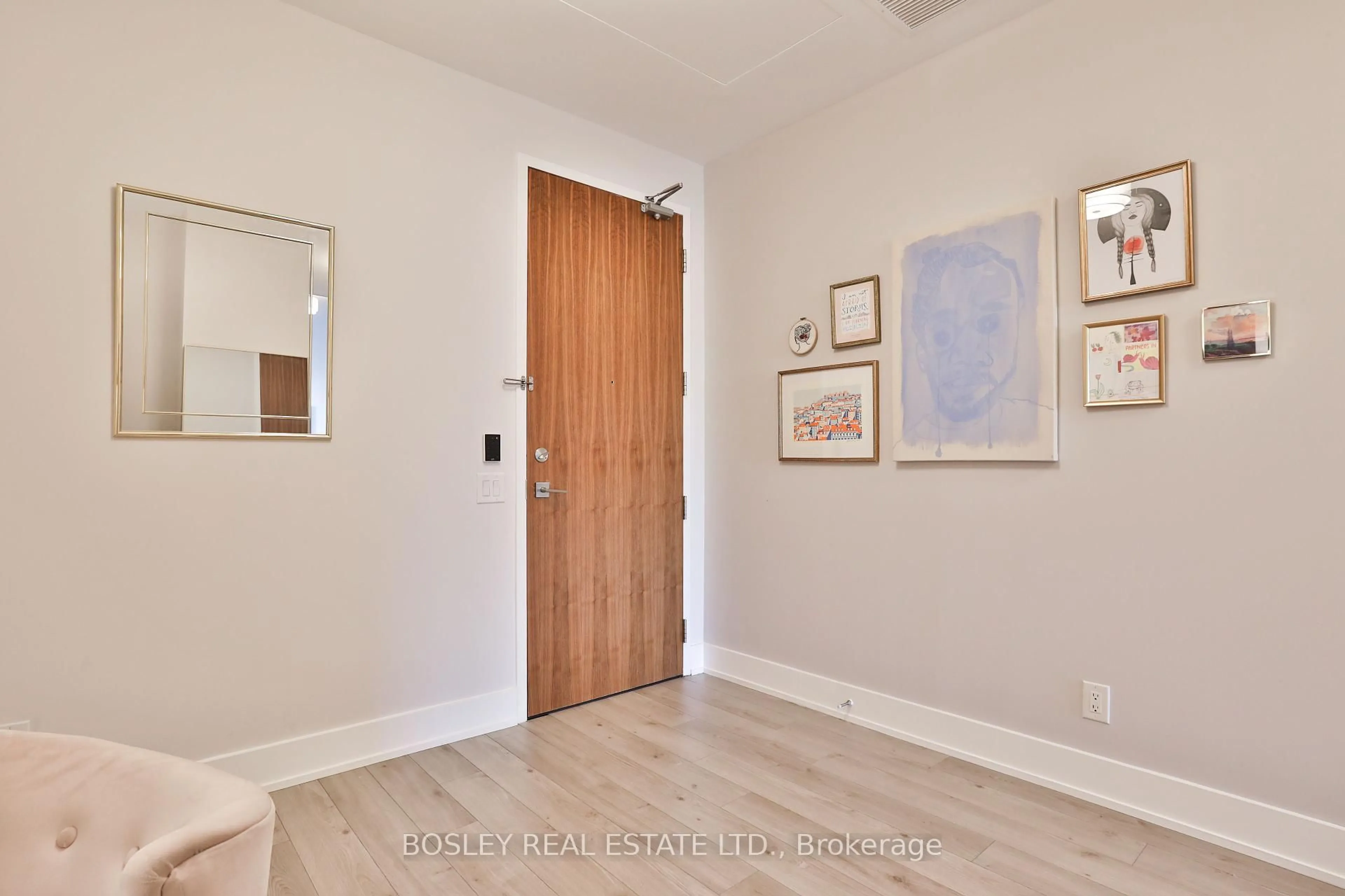 Indoor entryway for 111 St. Clair Ave #628, Toronto Ontario M4V 1N5