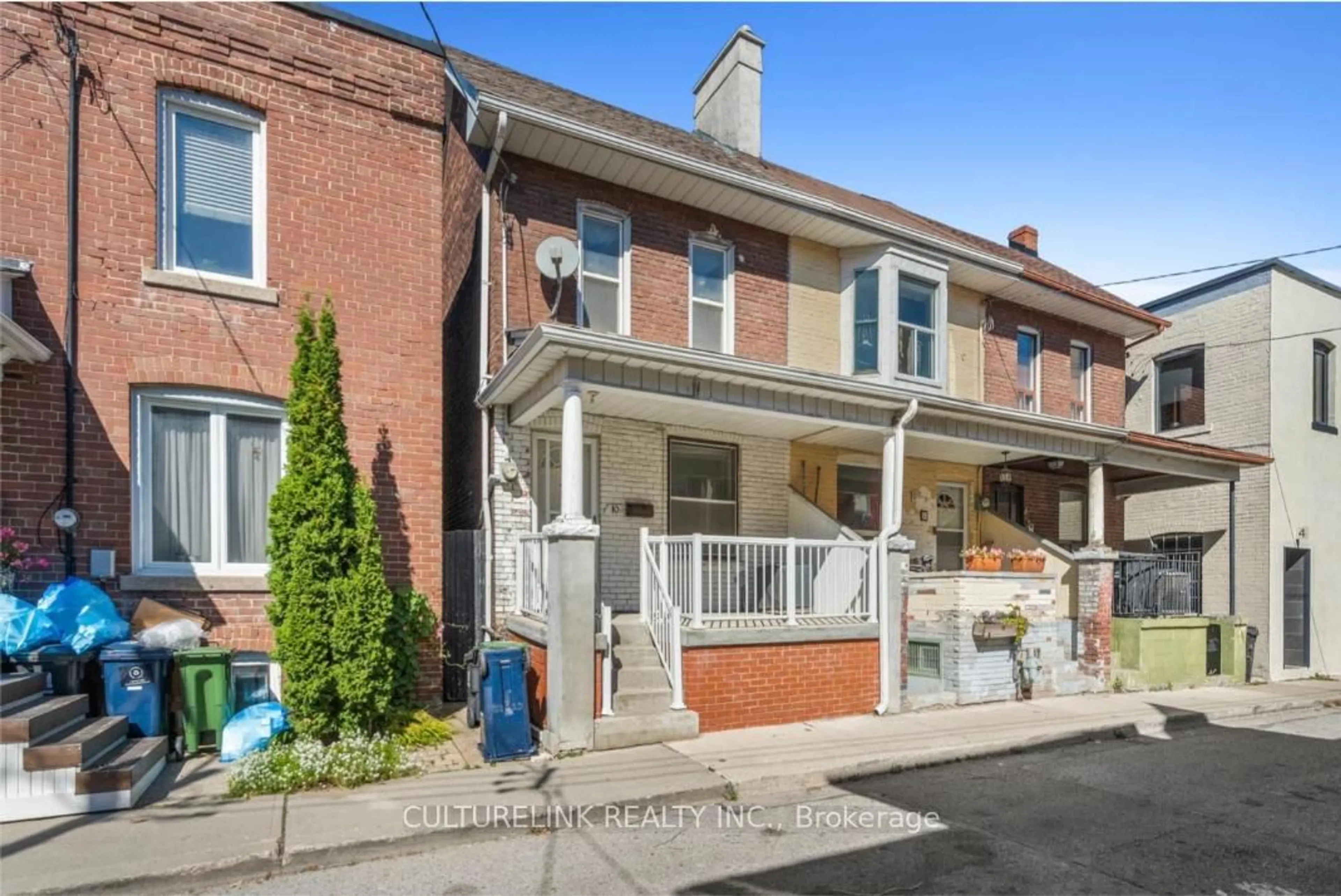Home with brick exterior material, street for 10 Clinton Pl, Toronto Ontario M6G 1J9