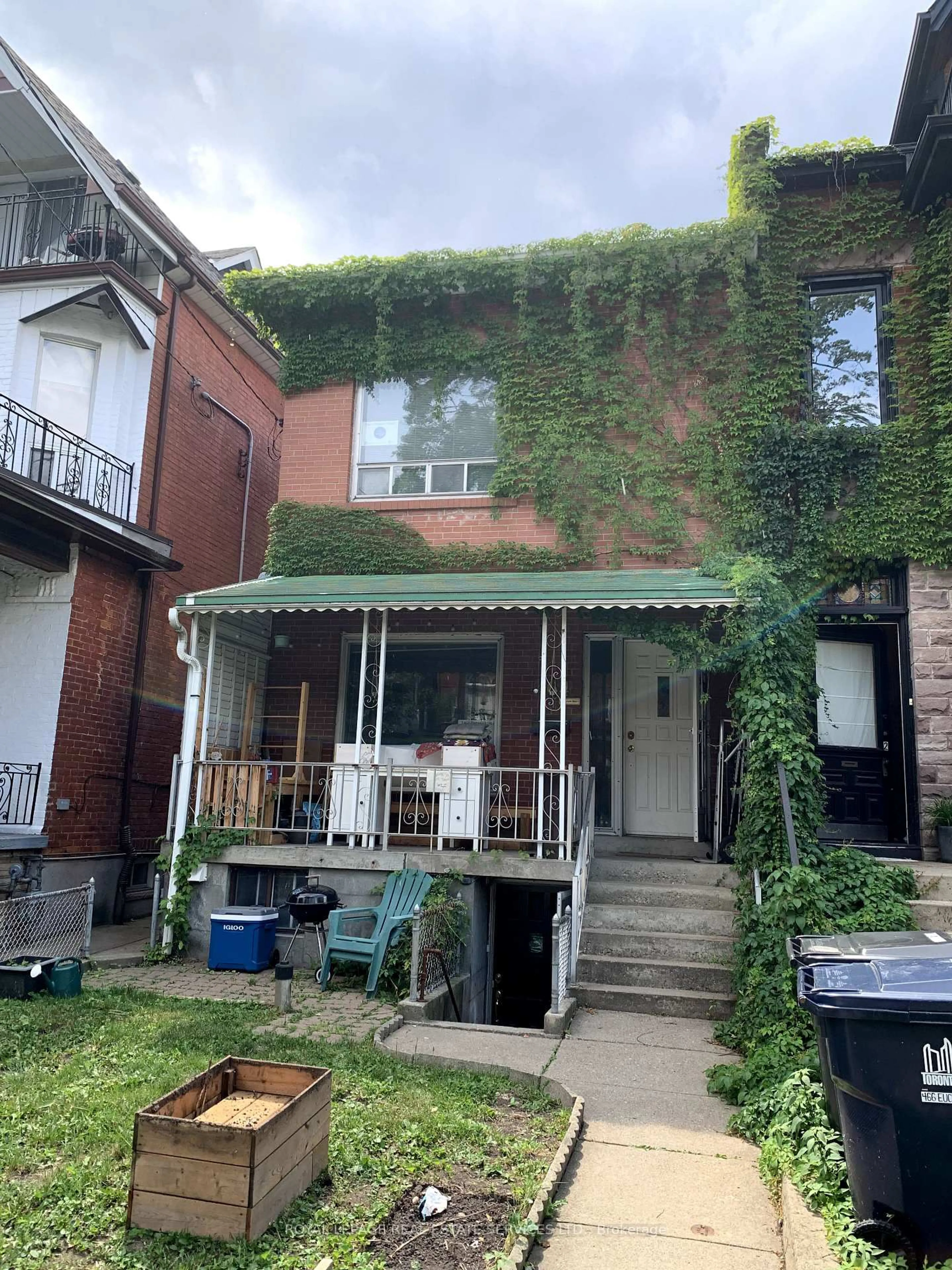Unknown for 464 Euclid Ave, Toronto Ontario M6G 2S9