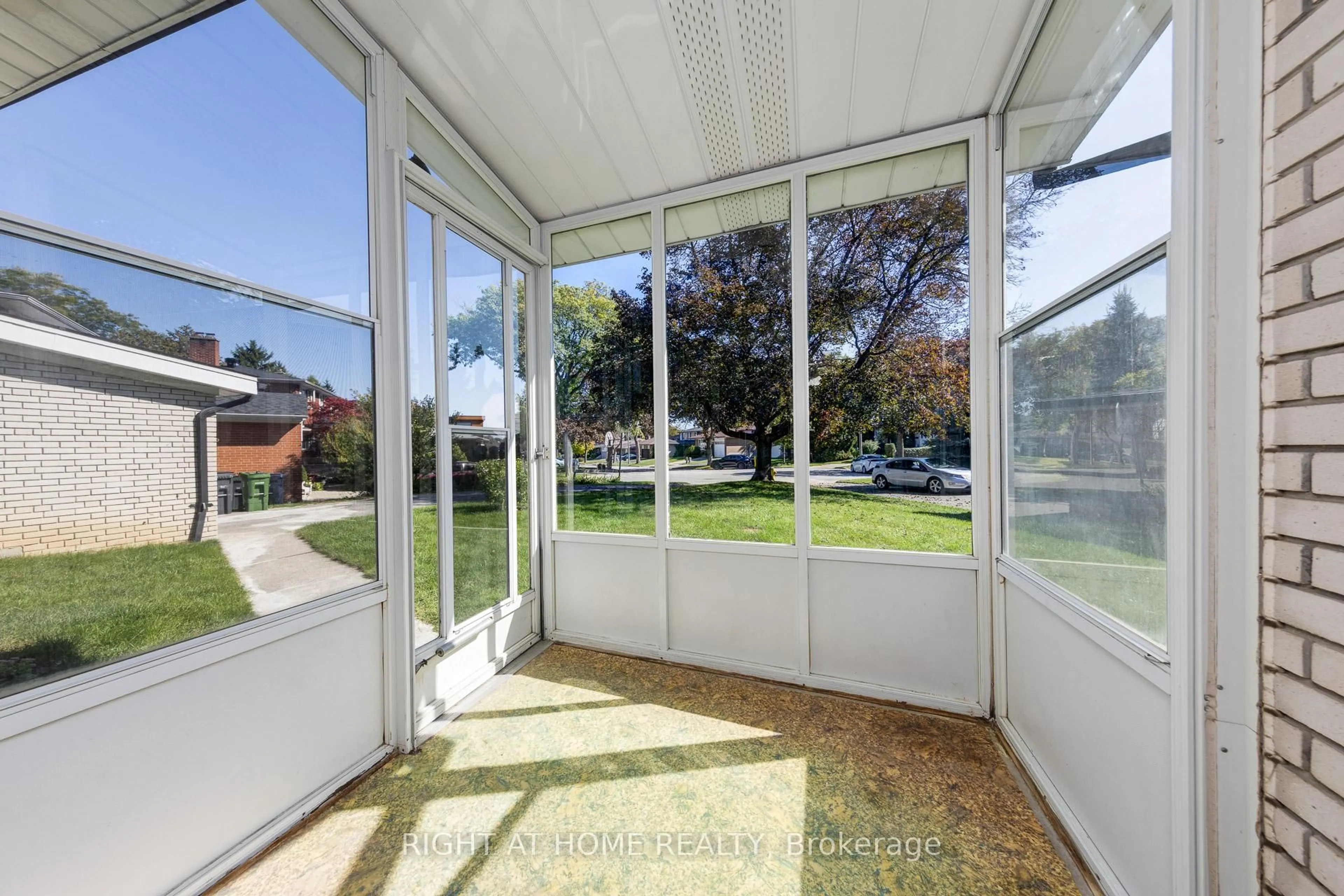 Unknown for 32 Donna Crt, Toronto Ontario M2M 2C8