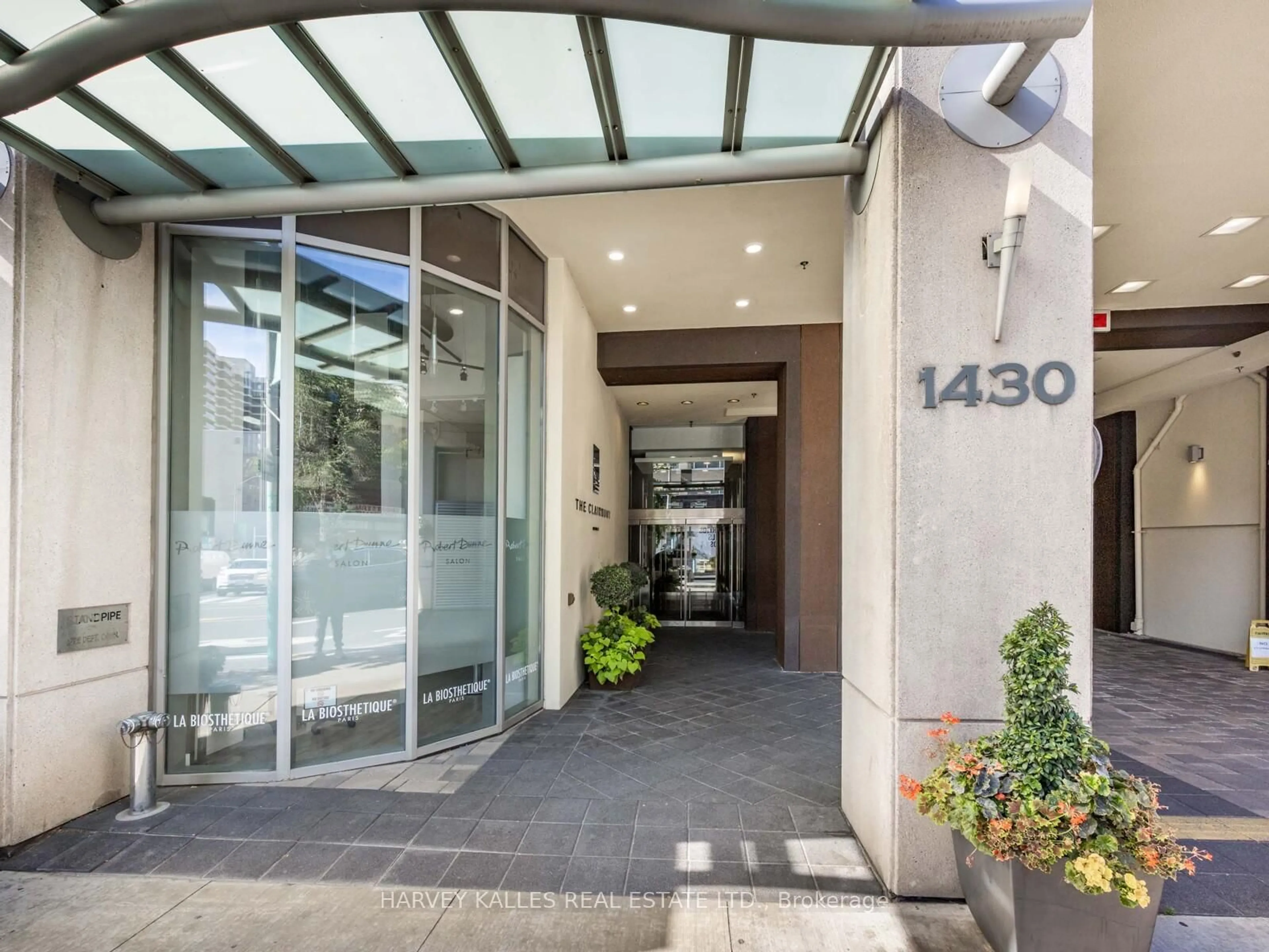 Indoor foyer for 1430 Yonge St #606, Toronto Ontario M4T 1Y6