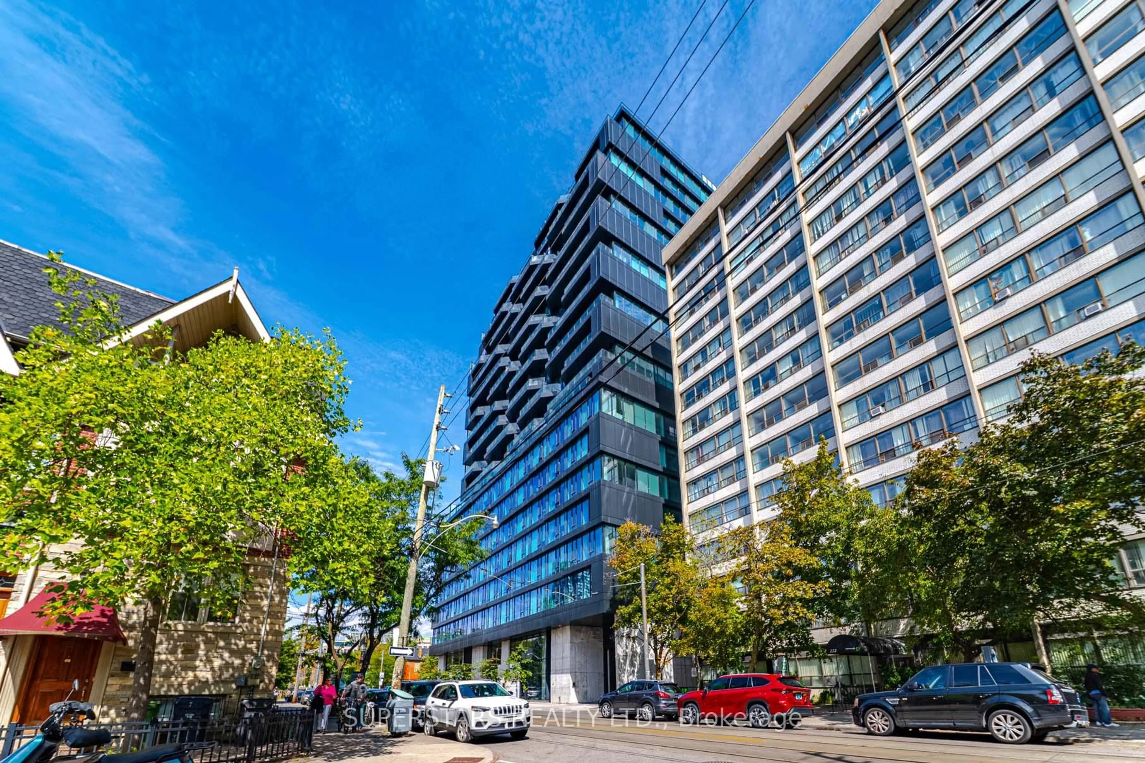 Indoor foyer for 195 McCaul St #717, Toronto Ontario M5T 0E5