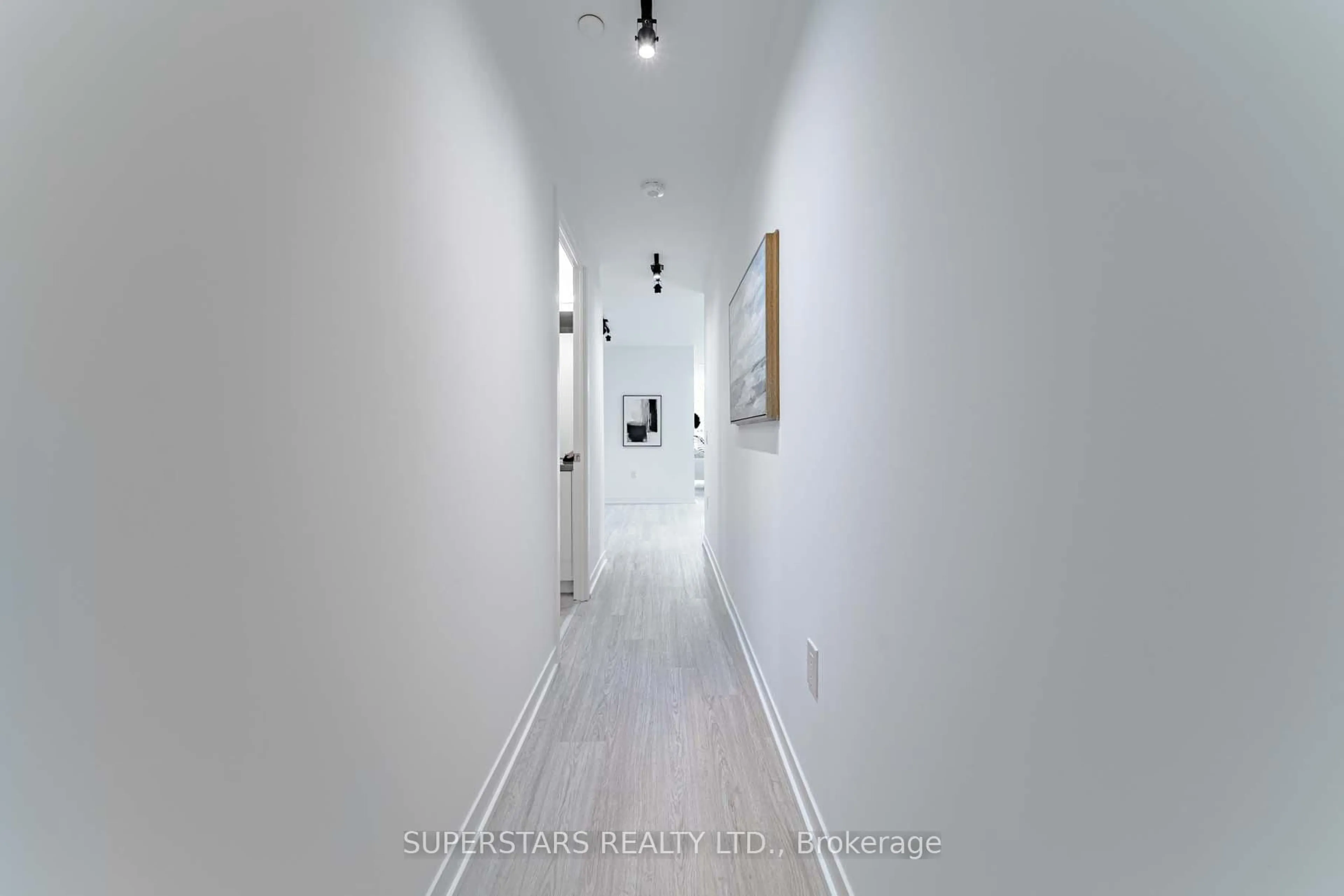 Unknown for 195 McCaul St #717, Toronto Ontario M5T 0E5