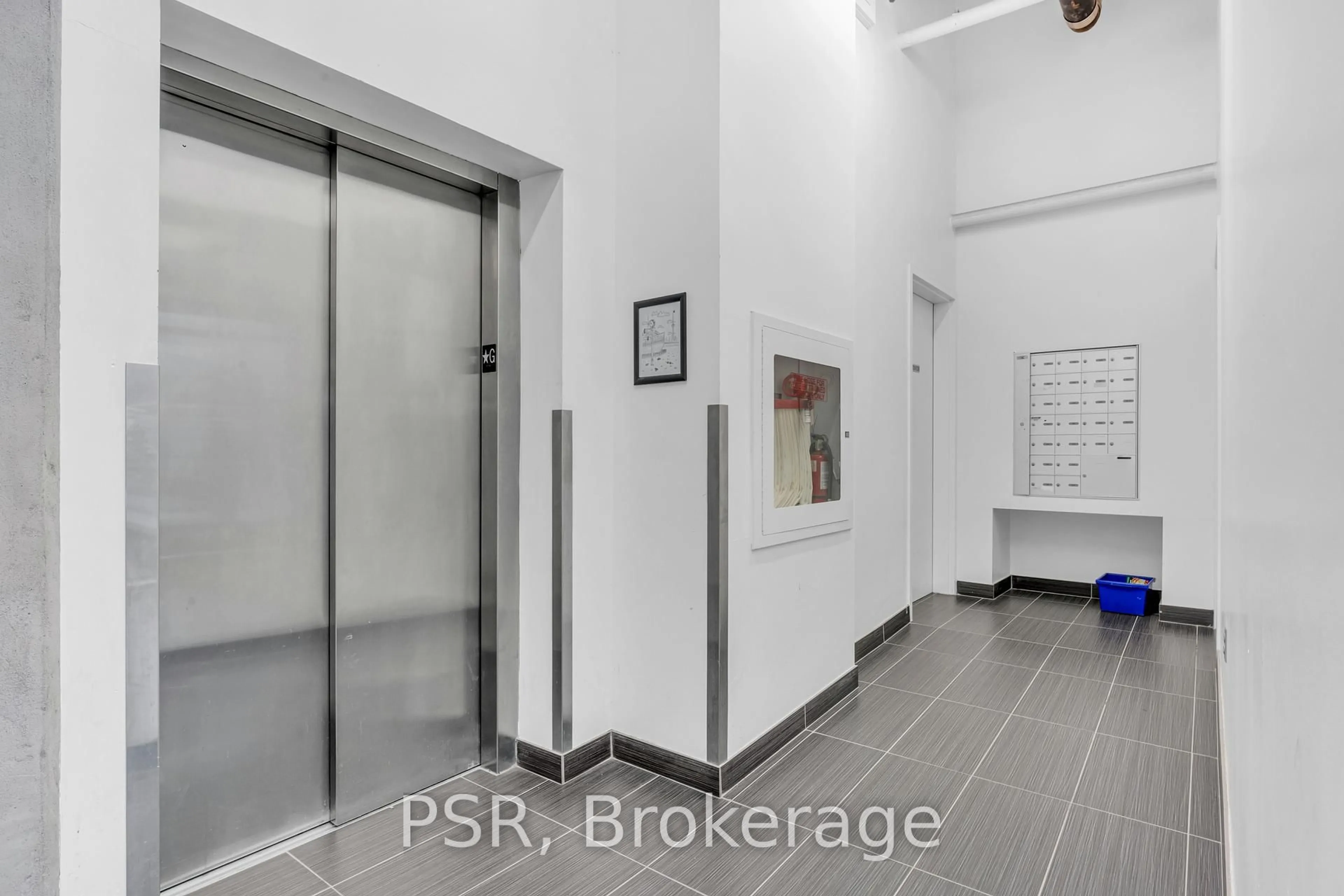 Indoor foyer for 109 Wolseley St #502, Toronto Ontario M6J 1K1
