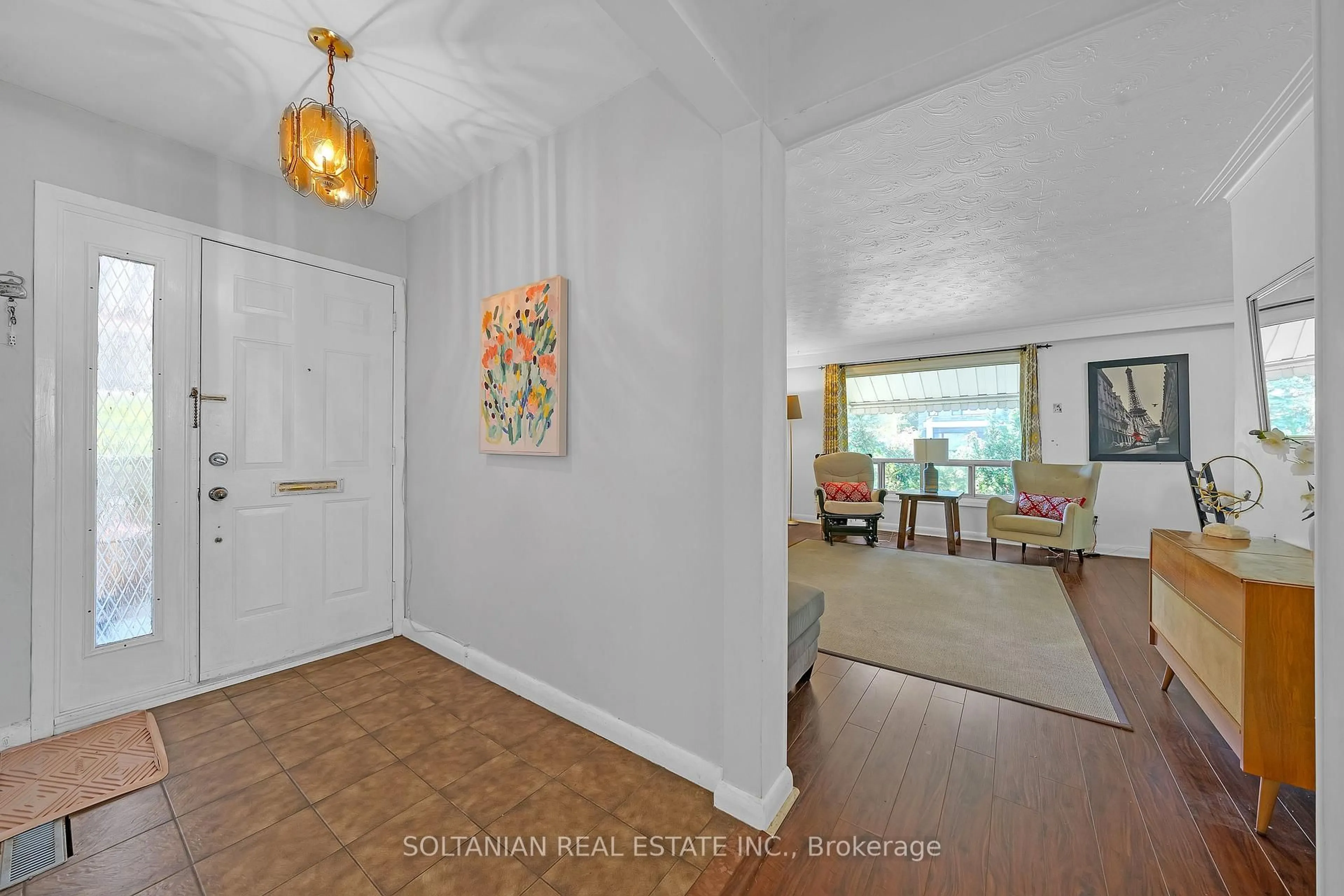 Indoor entryway for 183 Maxome Ave, Toronto Ontario M2M 3L1