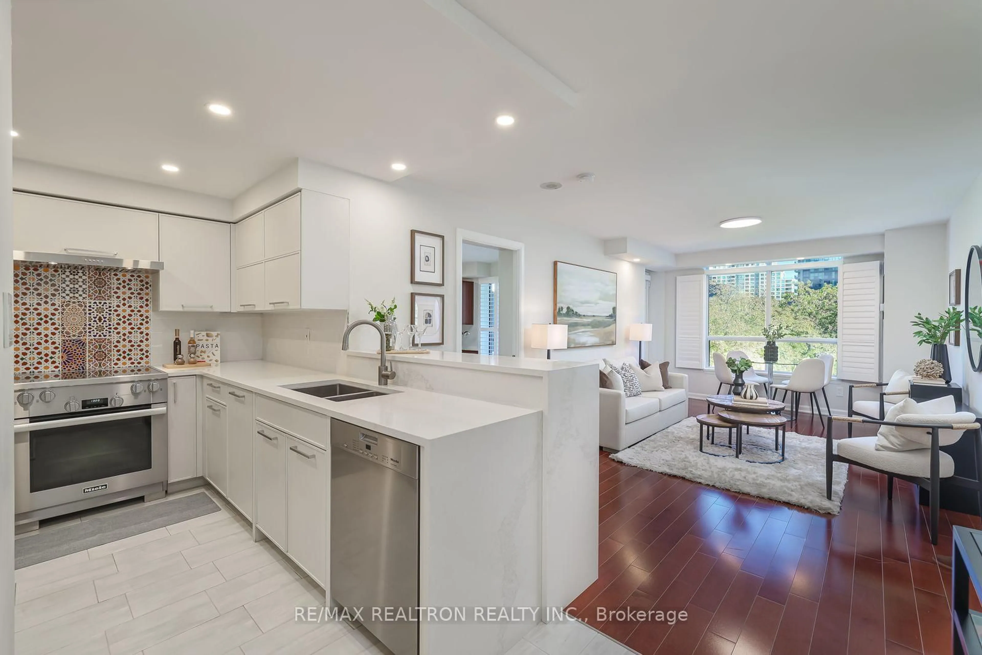 Open concept kitchen, ceramic/tile floor for 233 Beecroft Rd #402, Toronto Ontario M2N 6Z9