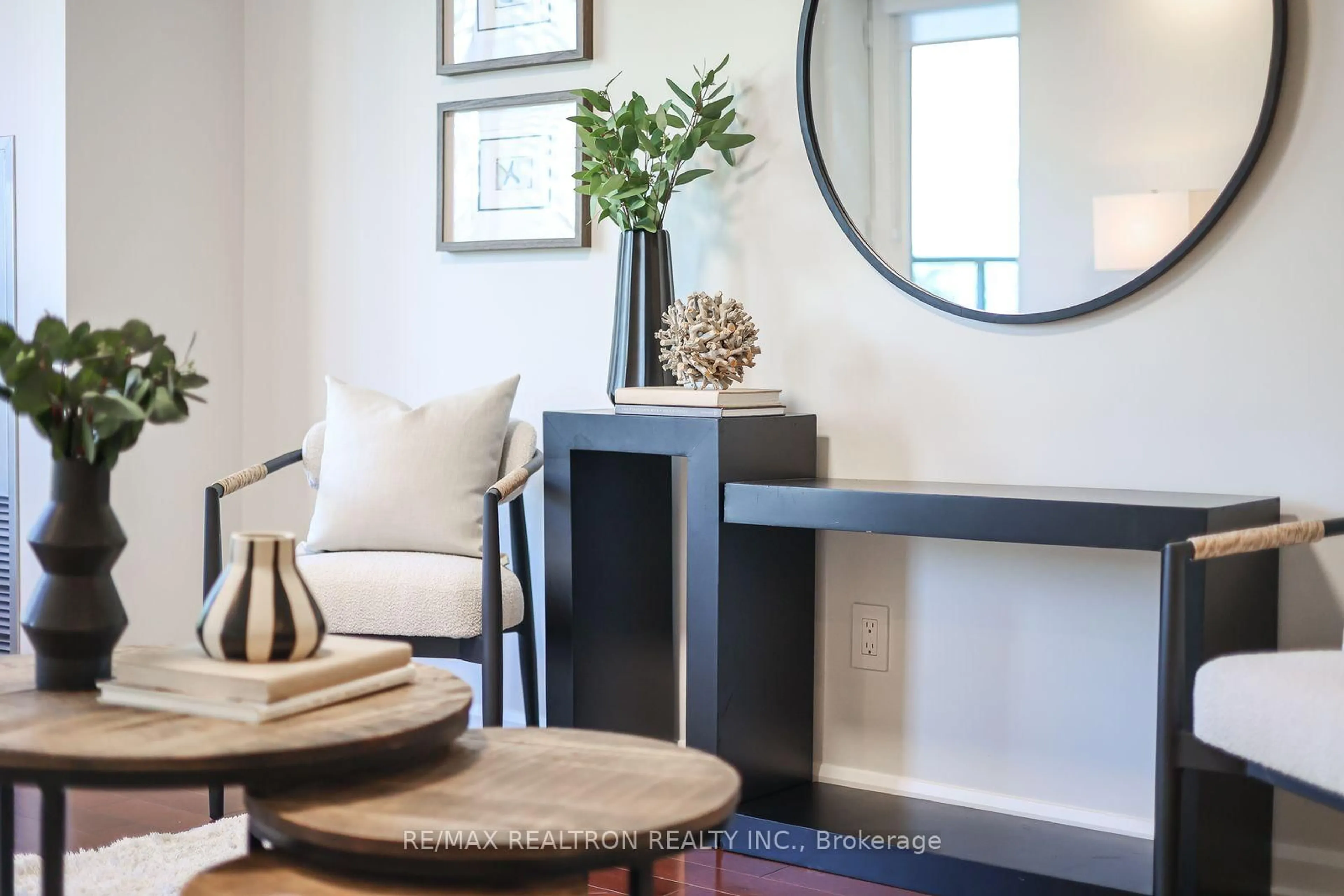 Indoor entryway for 233 Beecroft Rd #402, Toronto Ontario M2N 6Z9