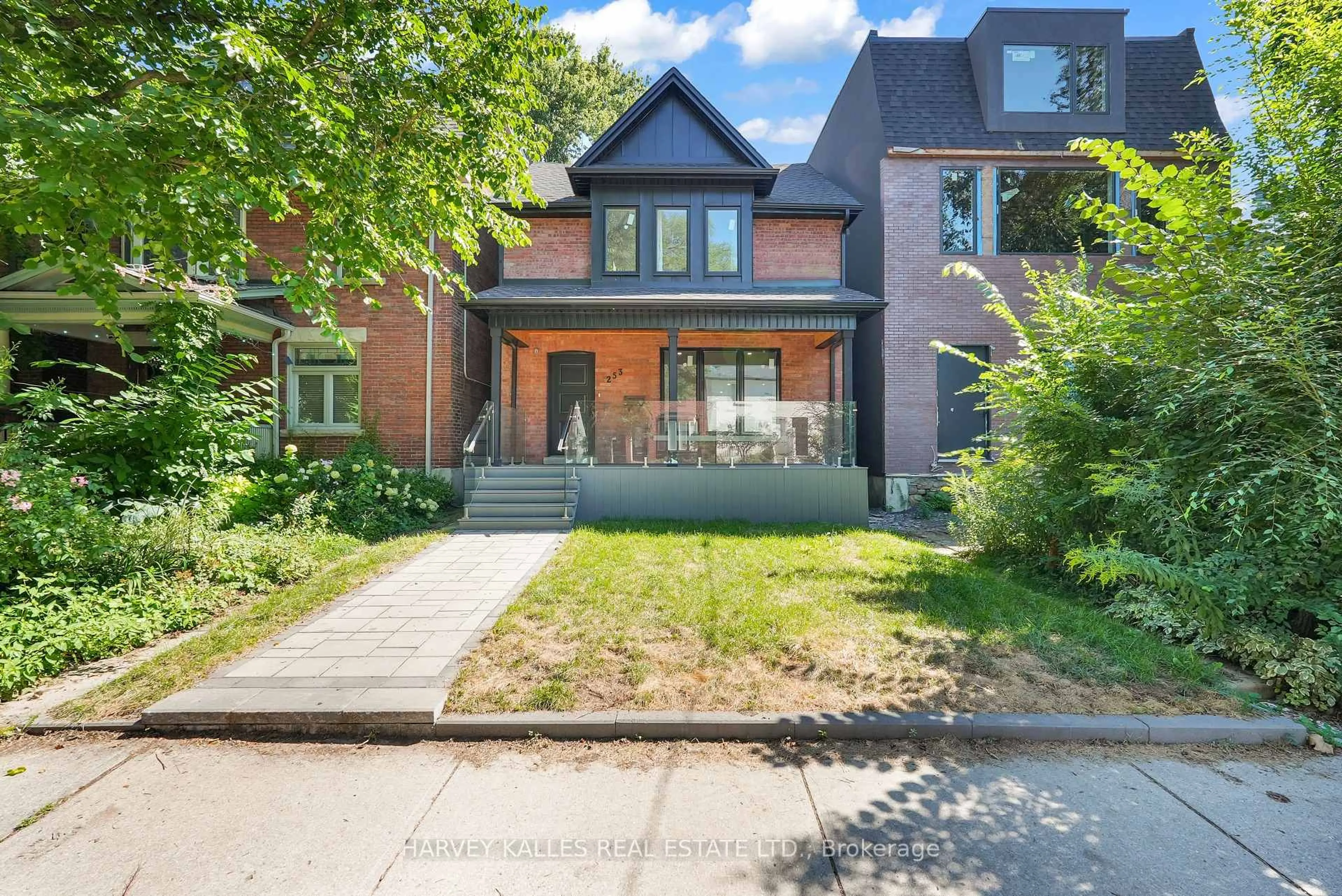 Home with brick exterior material, street for 253 Albany Ave, Toronto Ontario M5R 3C7