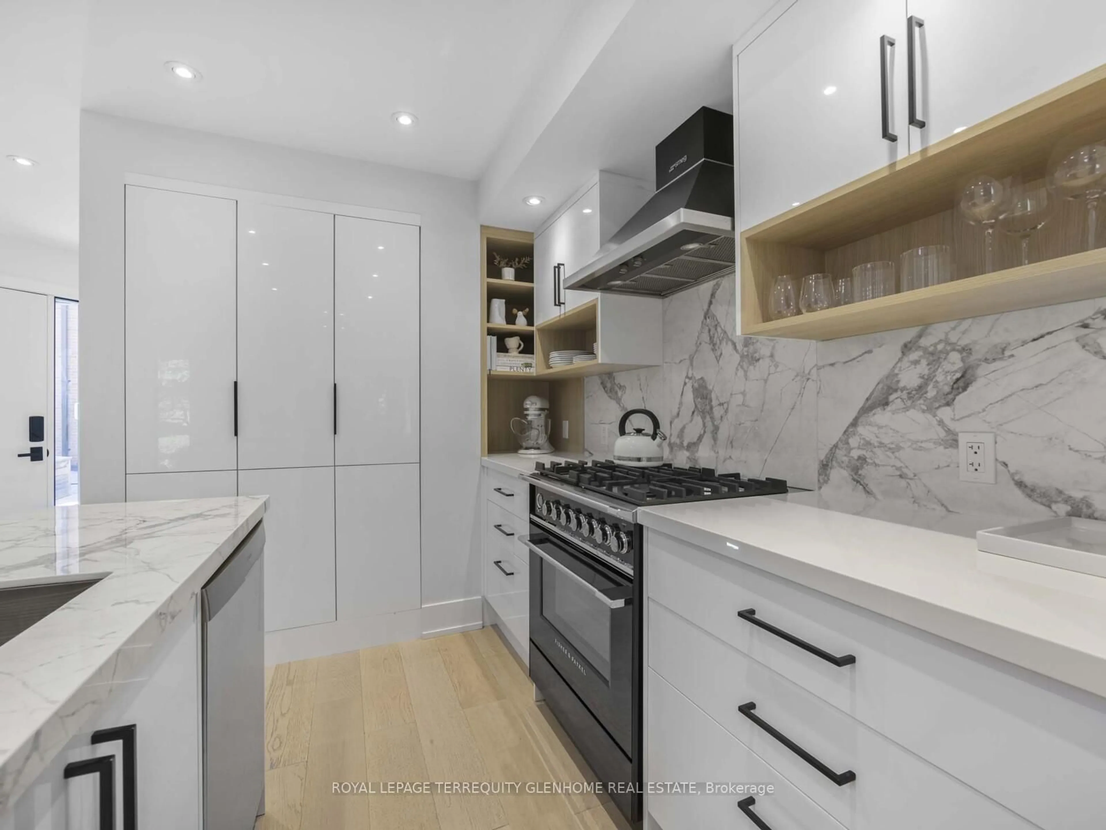 Contemporary kitchen, unknown for 10 Walker Ave #125, Toronto Ontario M4V 1G2