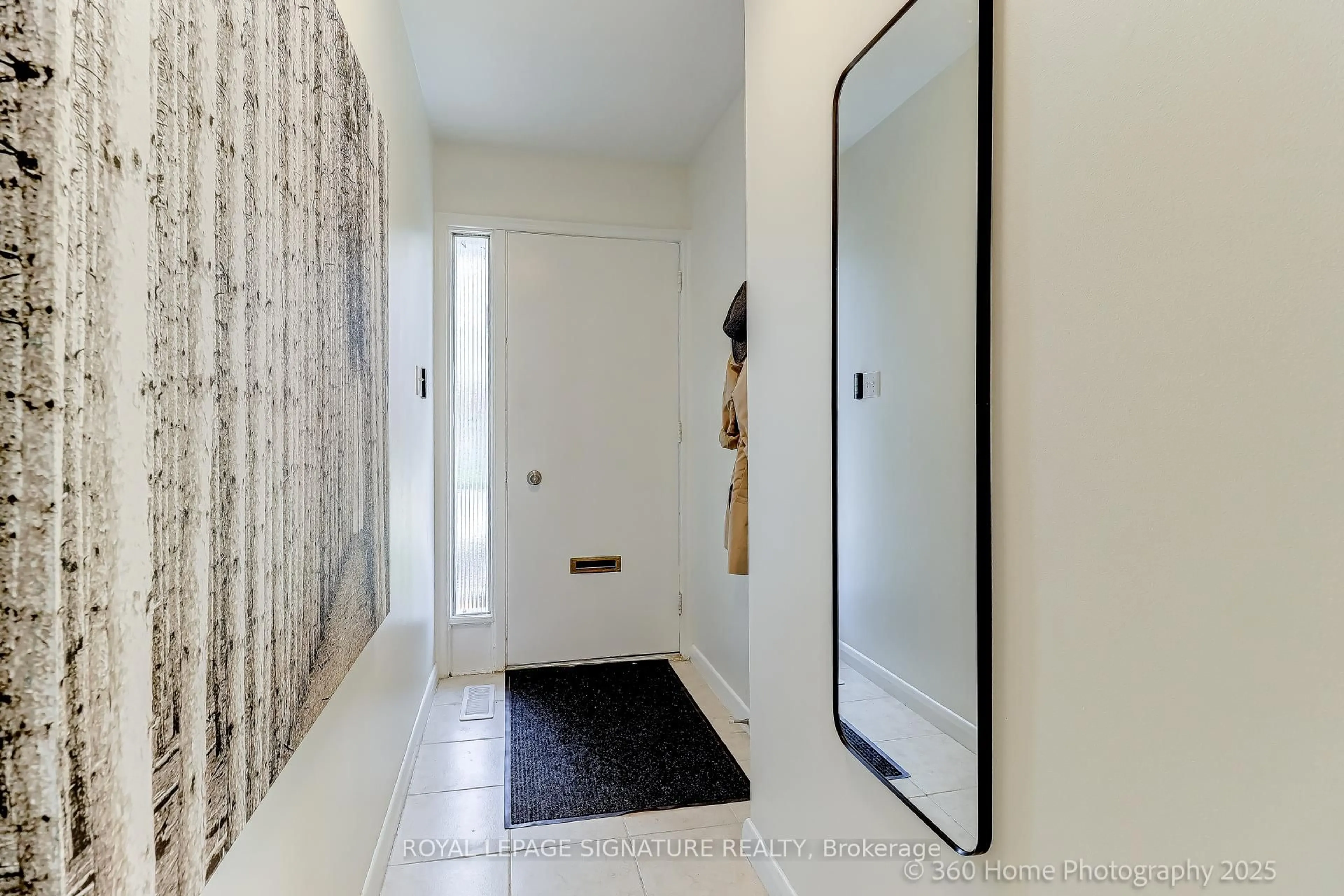 Indoor entryway for 87 Combermere Dr, Toronto Ontario M3A 2W4