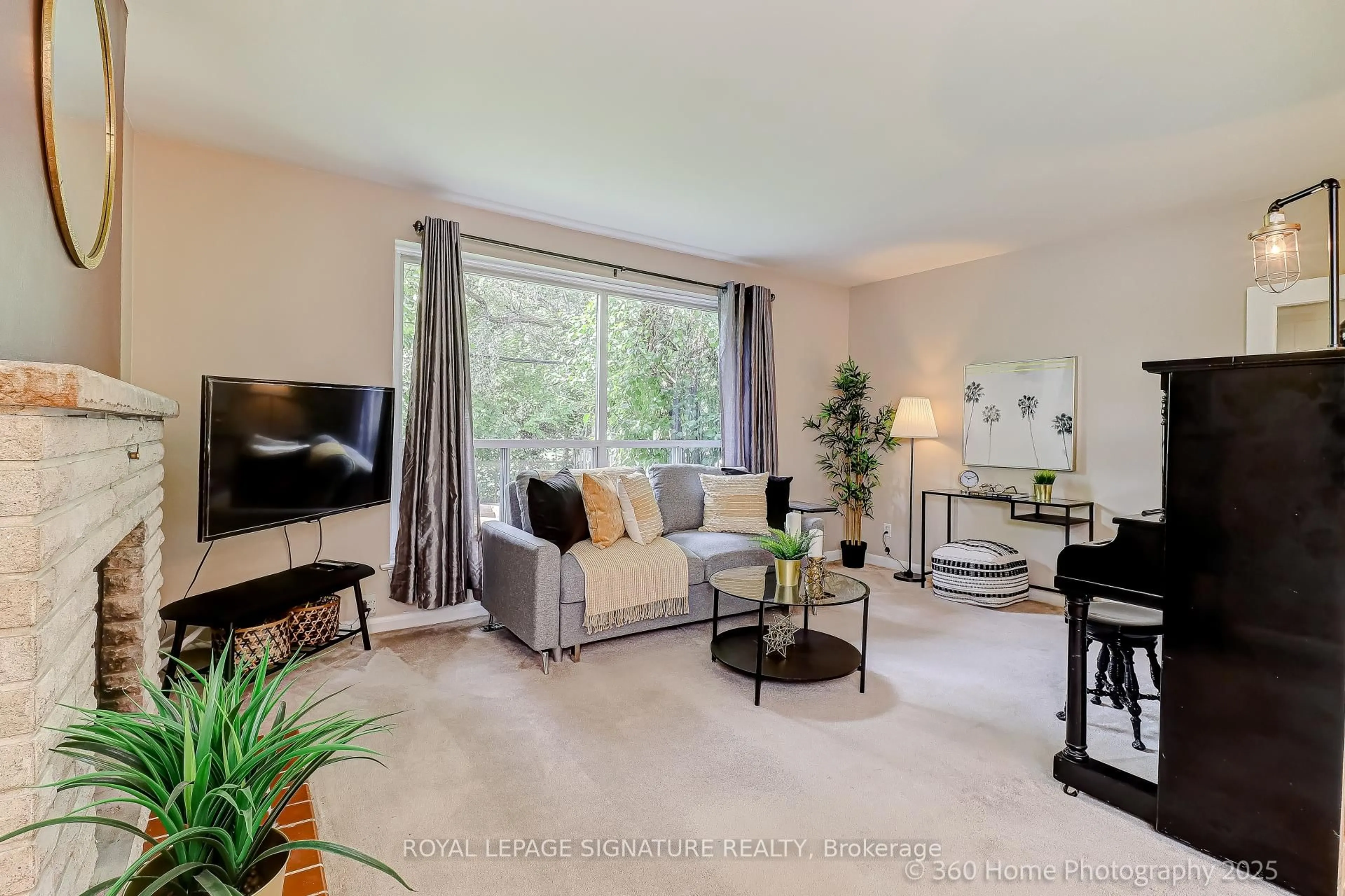 Living room with furniture, unknown for 87 Combermere Dr, Toronto Ontario M3A 2W4