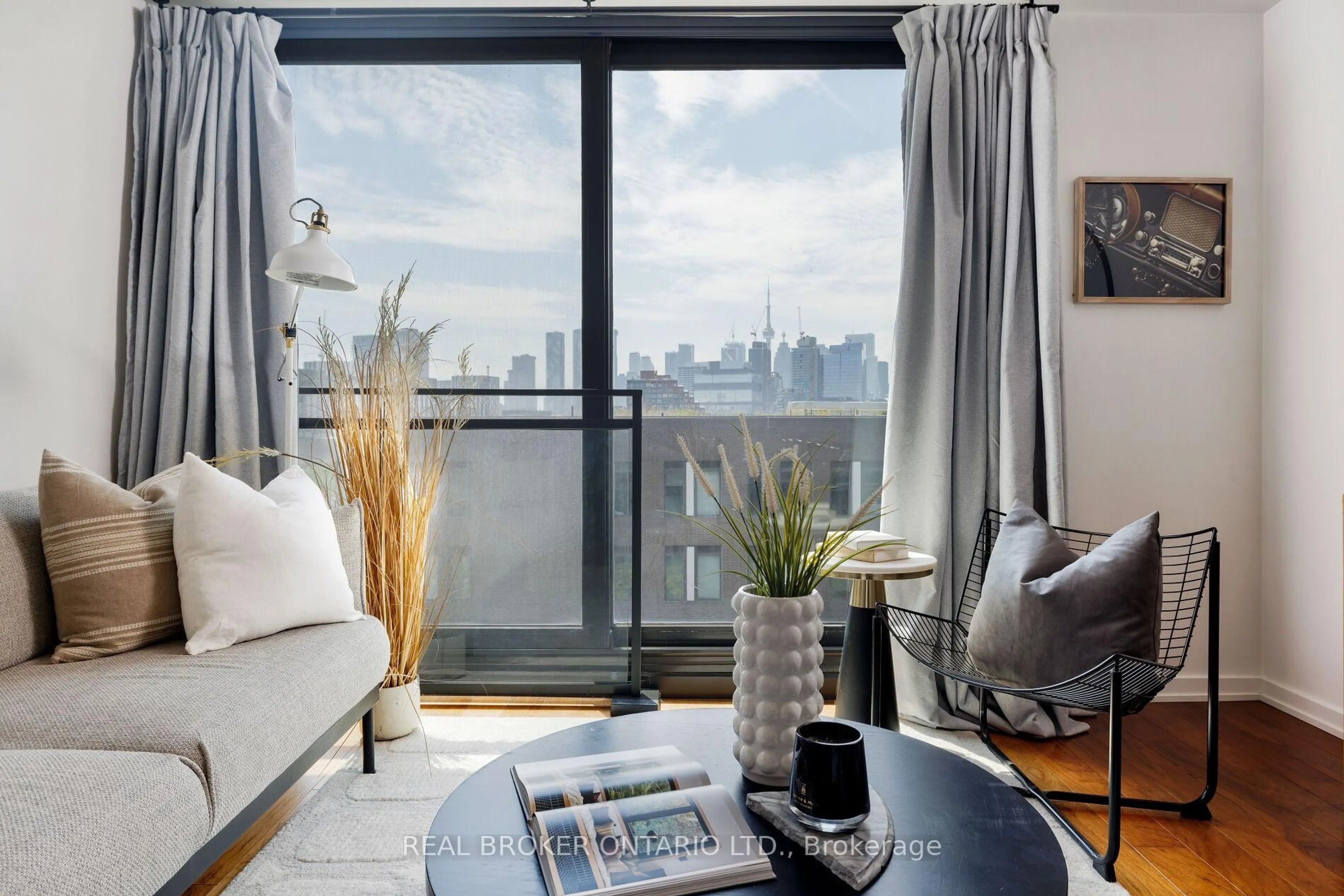 Living room with furniture, unknown for 47 Lower River St #539, Toronto Ontario M5A 0G1