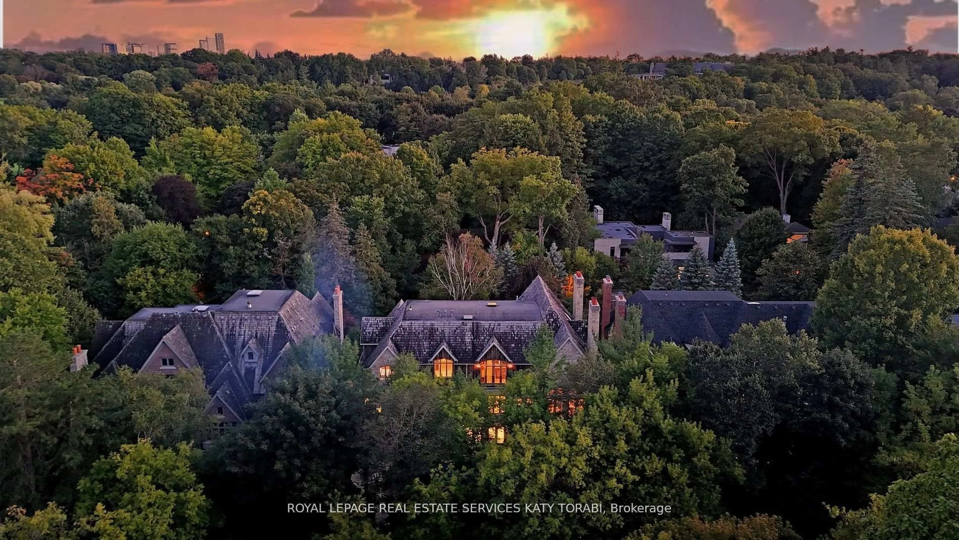 A pic from outside/outdoor area/front of a property/back of a property/a pic from drone, unknown for 14 St Margarets Dr, Toronto Ontario M4N 3E5