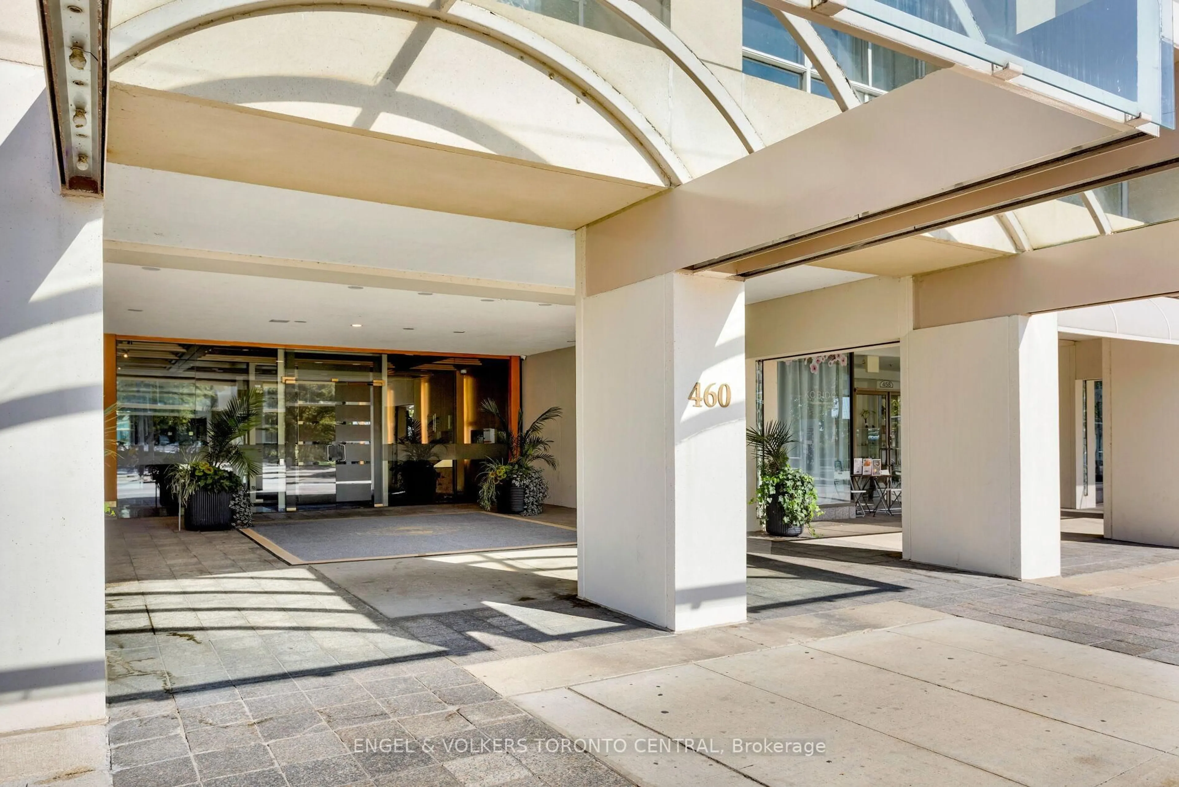Indoor foyer for 460 Queens Quay Way #803E, Toronto Ontario M5V 2Y5