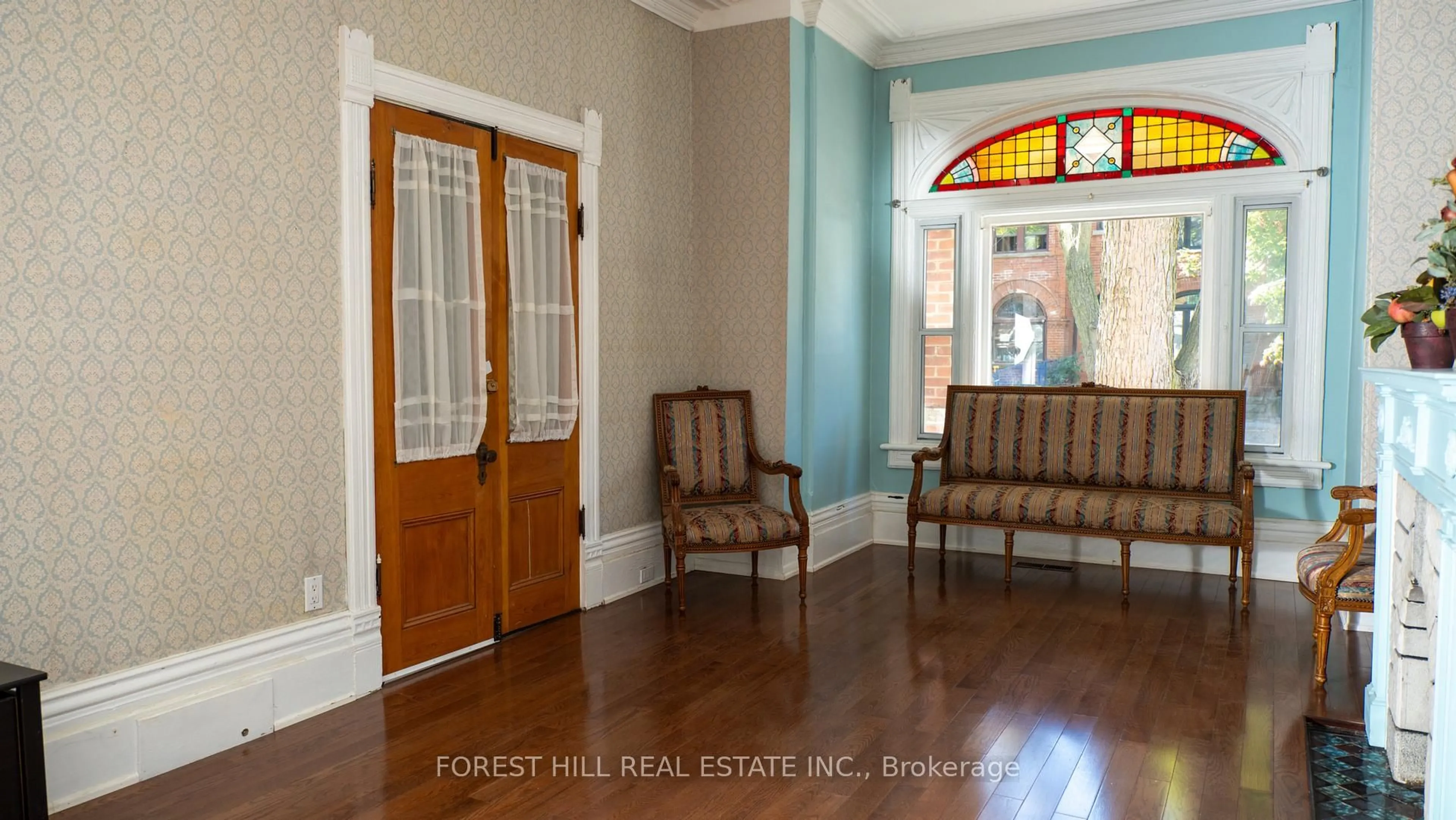 Indoor foyer for 267 Seaton St, Toronto Ontario M5A 2T5