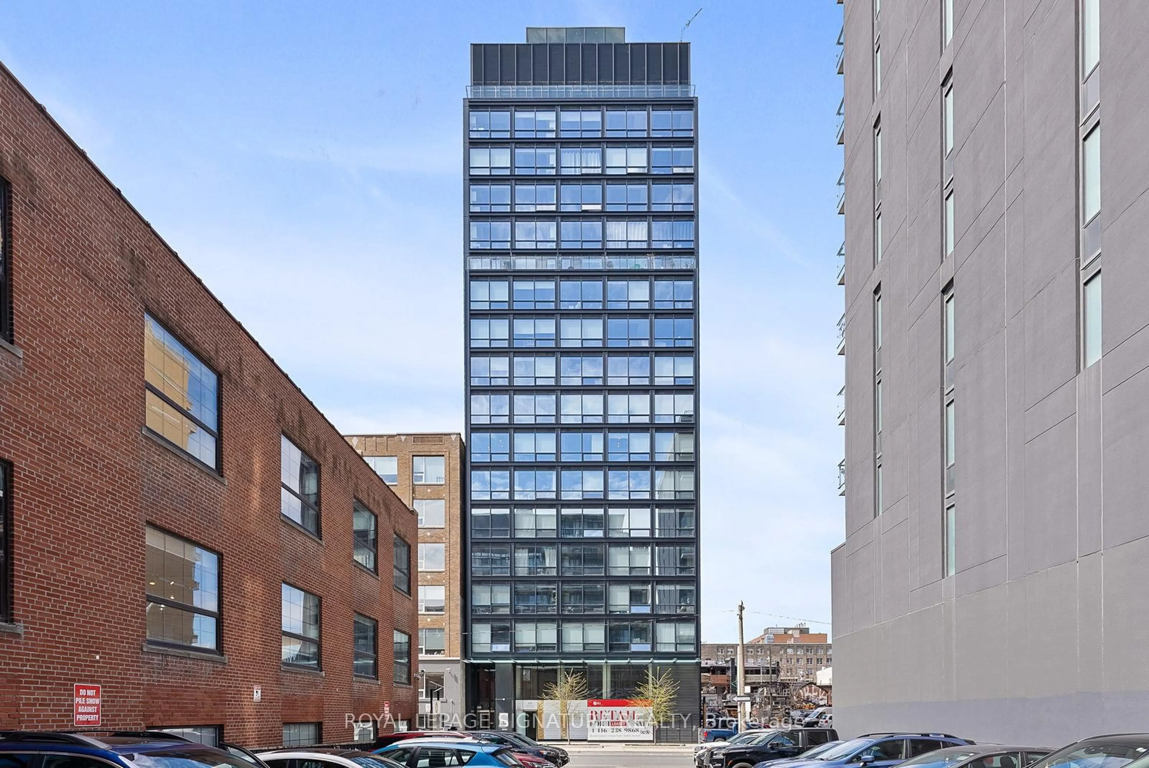 Indoor foyer for 458 Richmond St #1203, Toronto Ontario M5V 1Y1