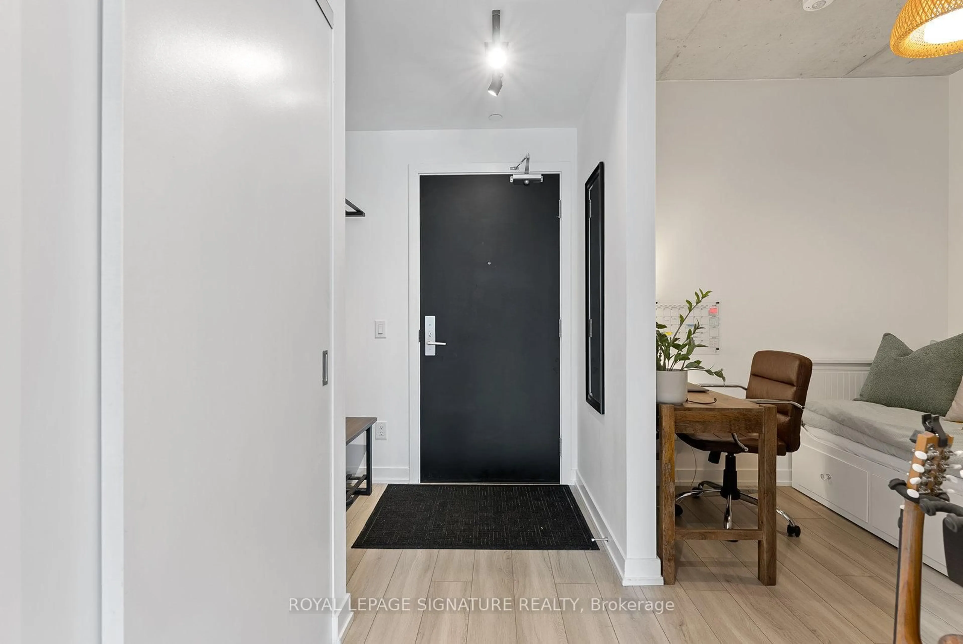 Indoor entryway for 458 Richmond St #1203, Toronto Ontario M5V 1Y1