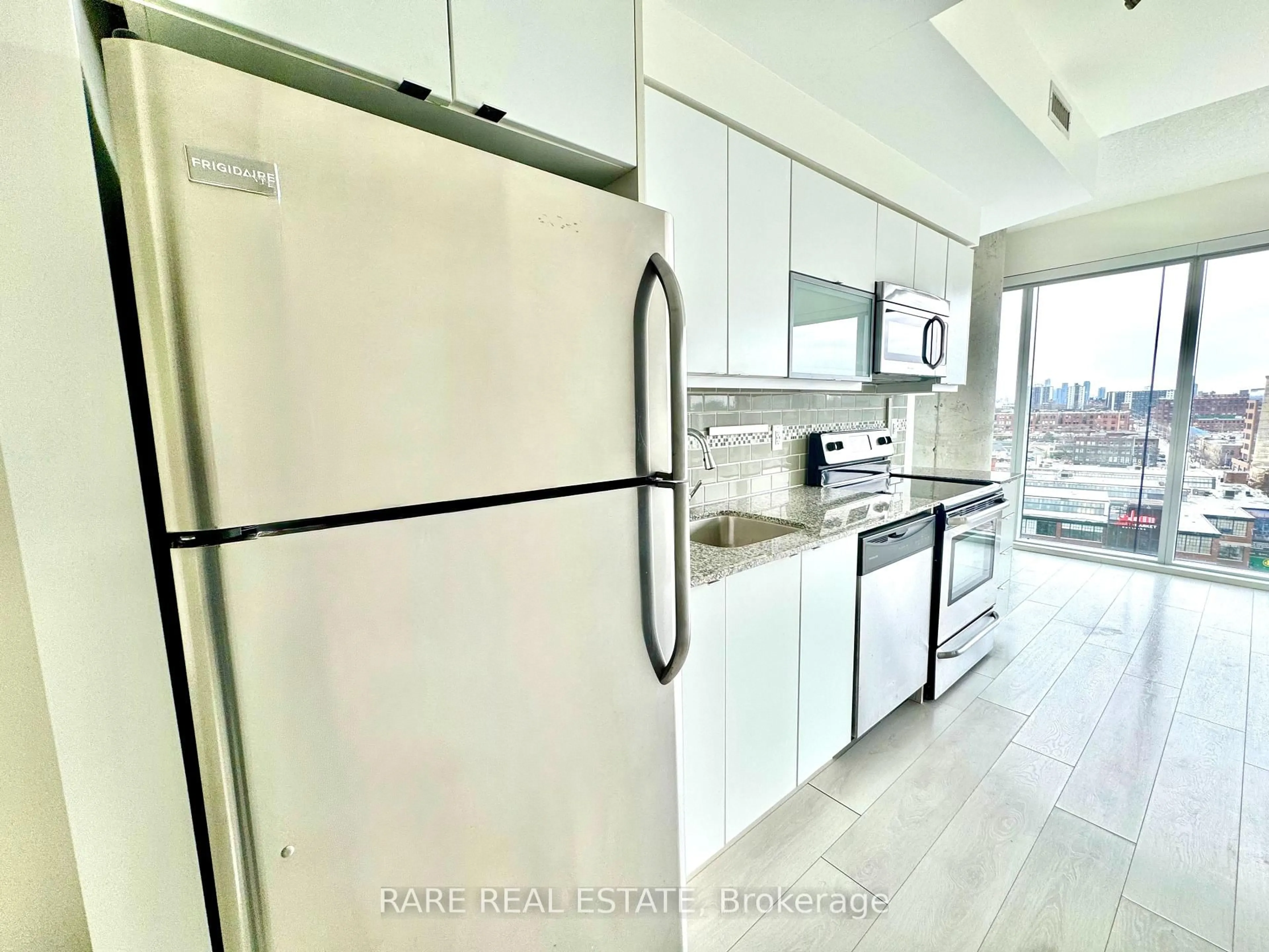 Standard kitchen, ceramic/tile floor for 150 East Liberty St #1112, Toronto Ontario M6K 3R5