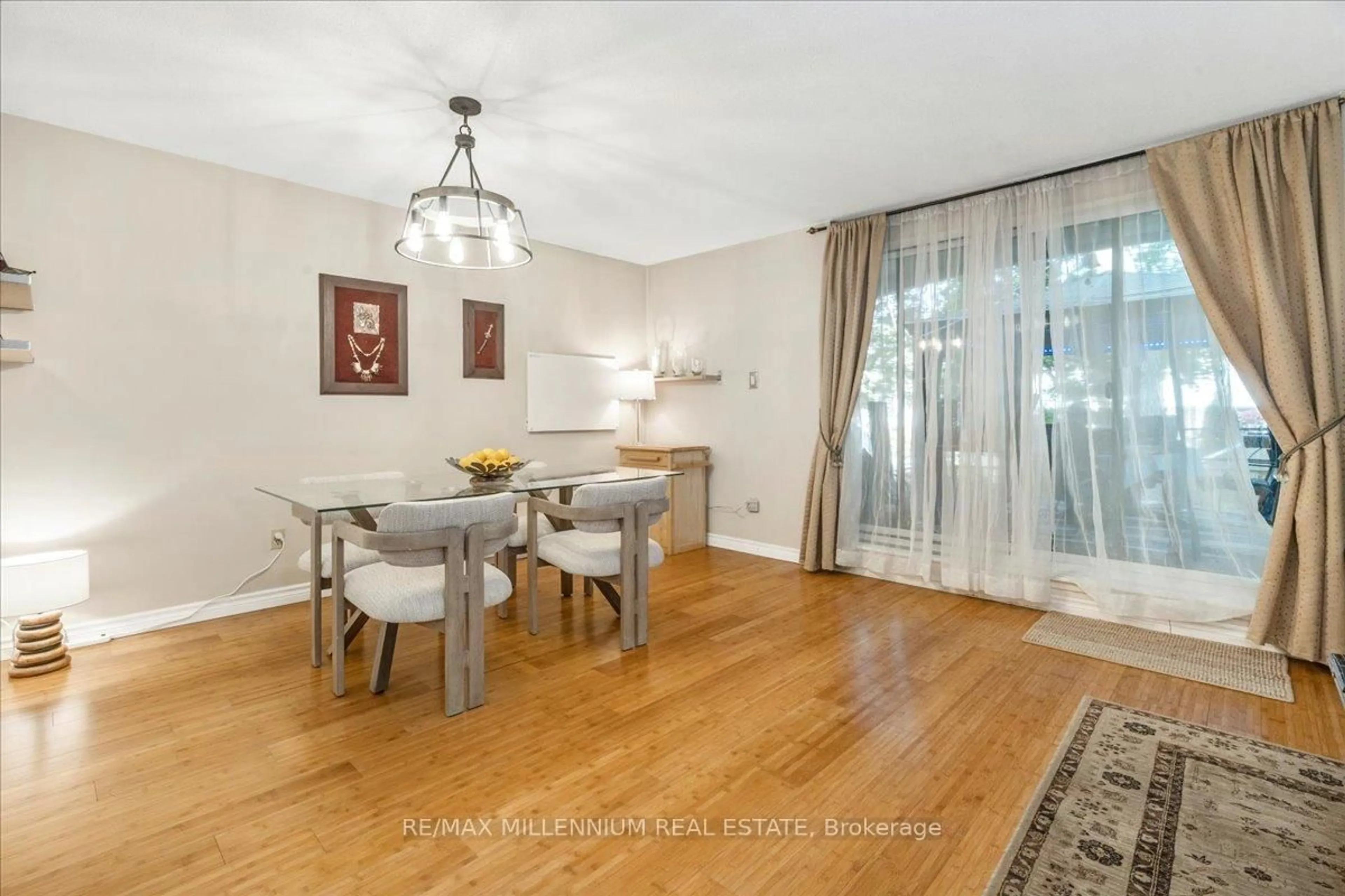 Dining room, wood/laminate floor for 25 Pebble Bywy #14, Toronto Ontario M2H 3J6