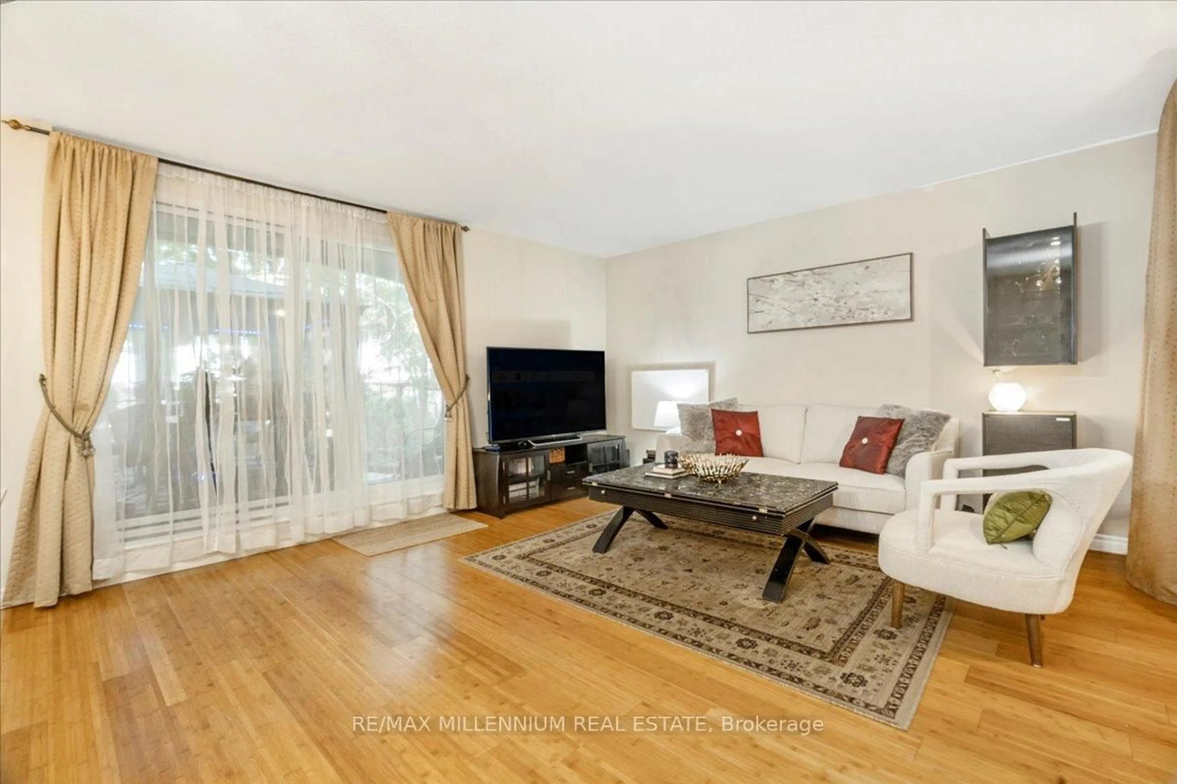 Living room with furniture, wood/laminate floor for 25 Pebble Bywy #14, Toronto Ontario M2H 3J6