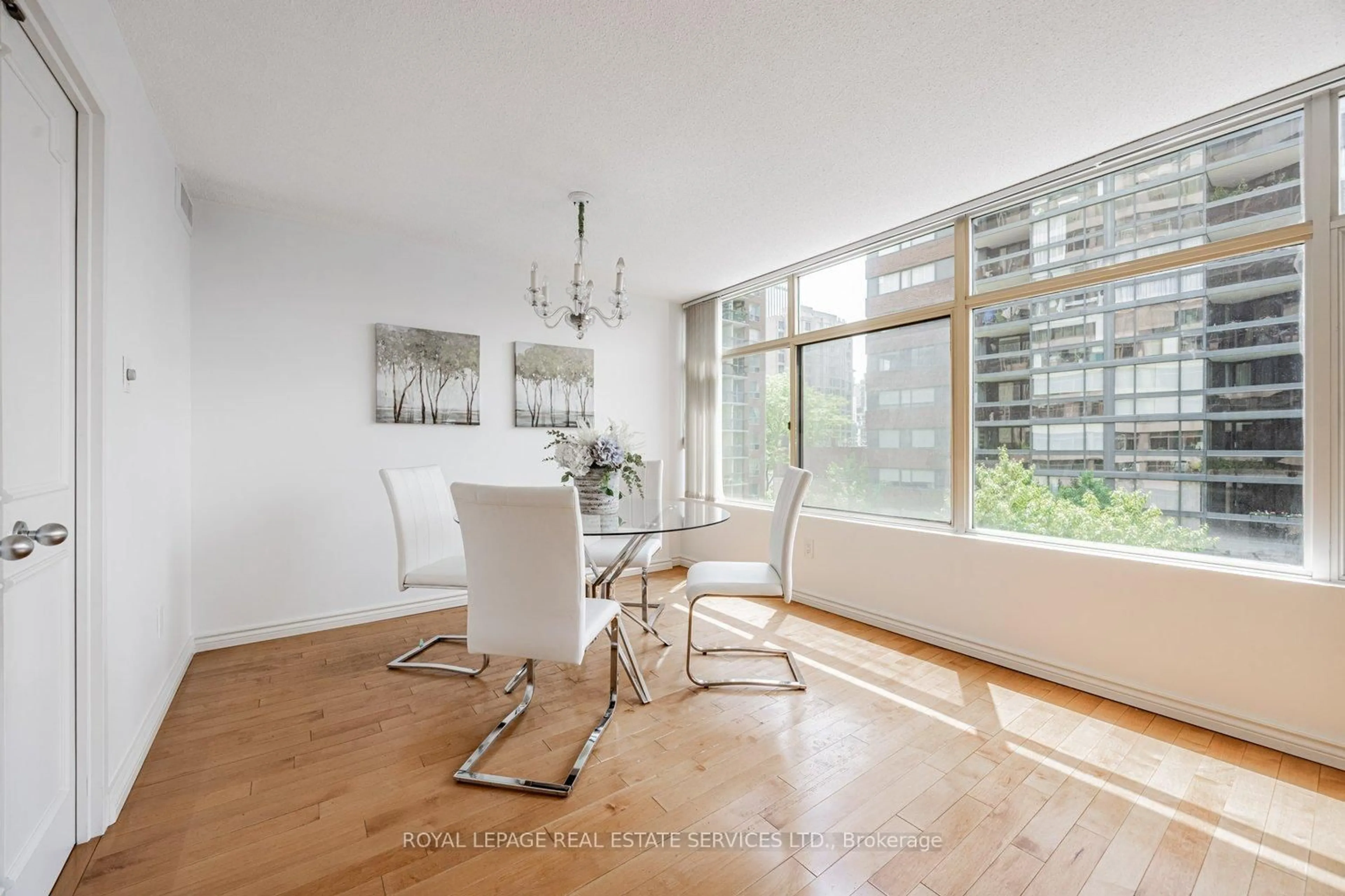 Dining room, wood/laminate floor for 900 Yonge St #501, Toronto Ontario M4W 3P5