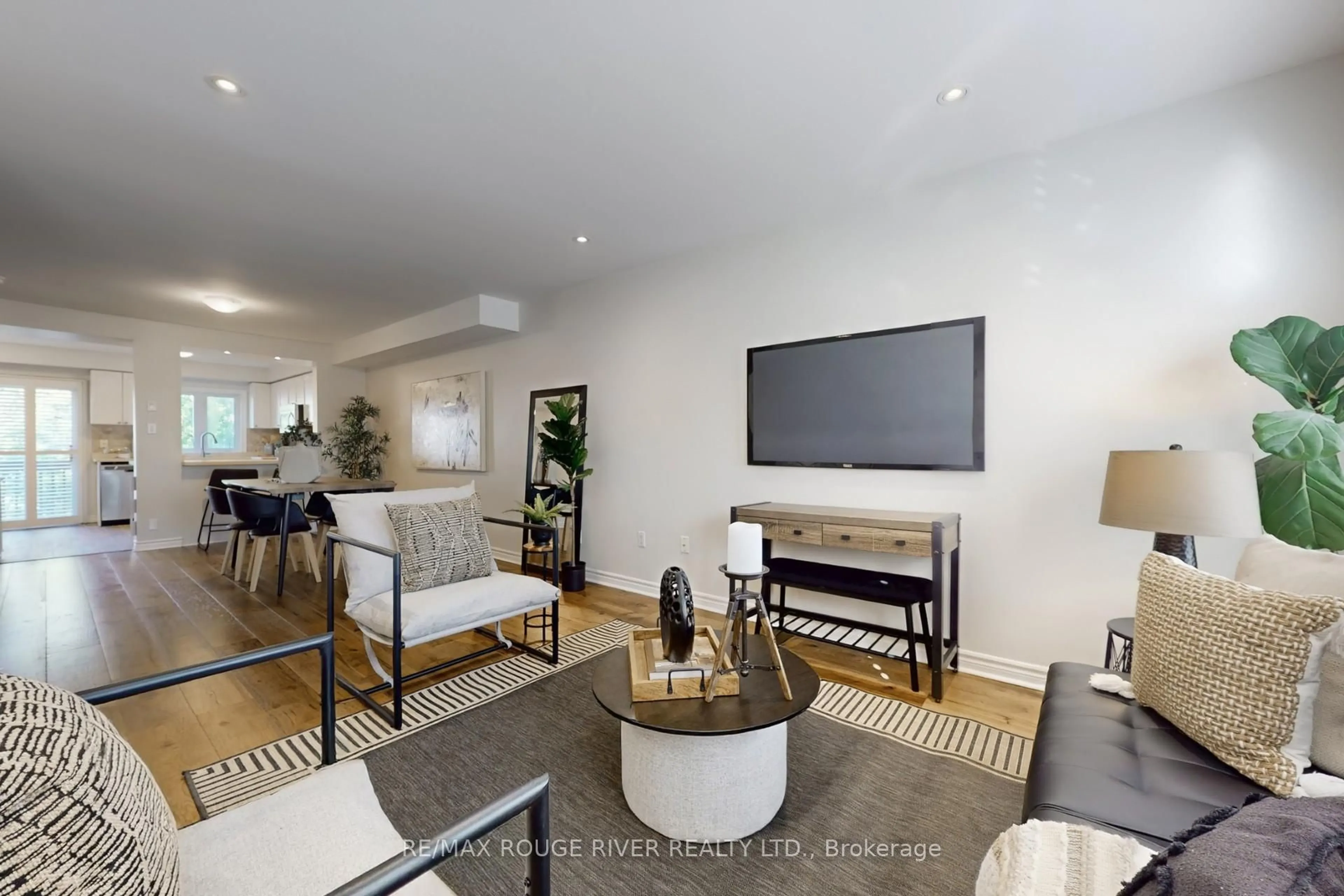 Living room with furniture, unknown for 20 Rodeo Crt, Toronto Ontario M1B 1G8