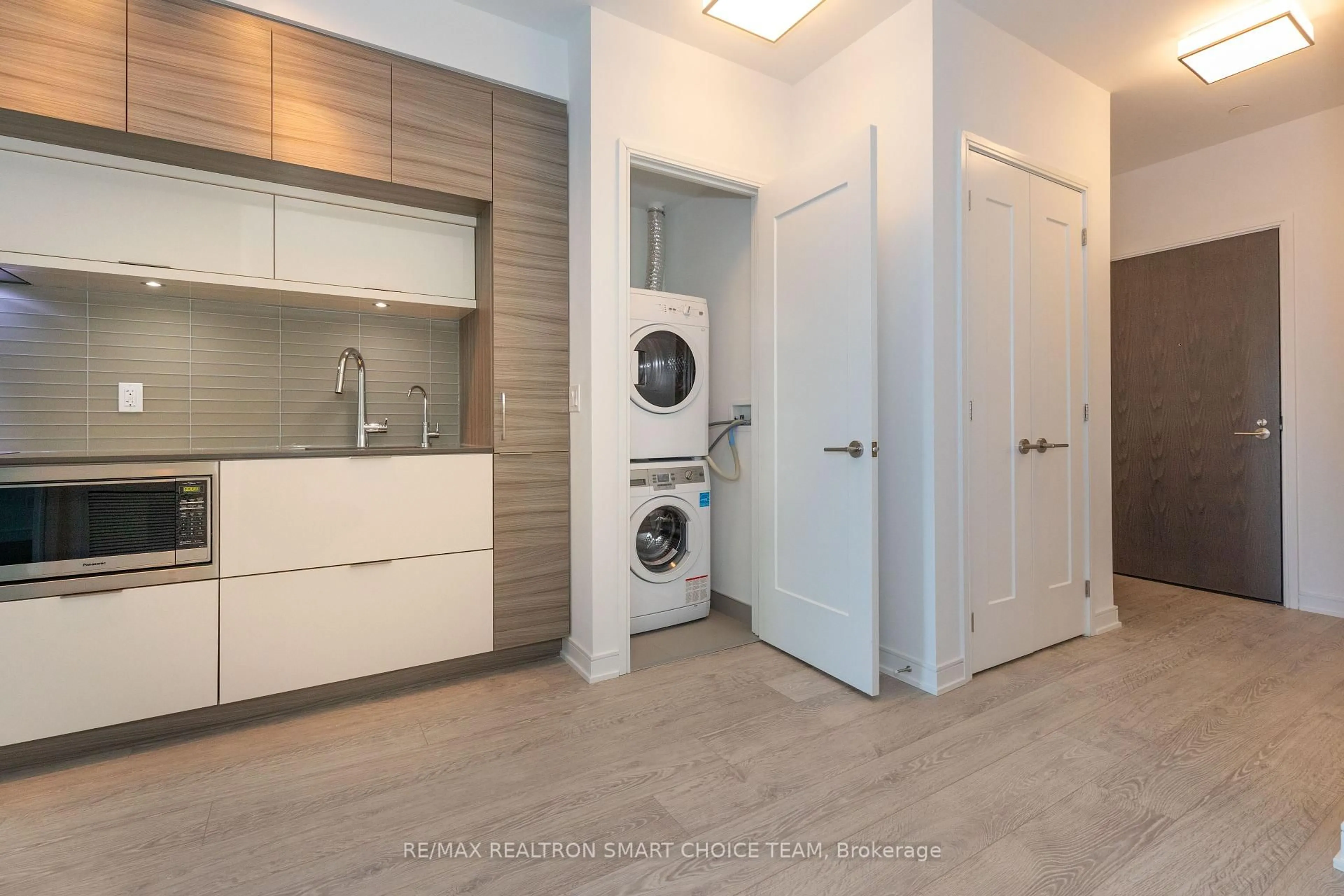 Laundry room for 88 Scott St #704, Toronto Ontario M5E 0A9