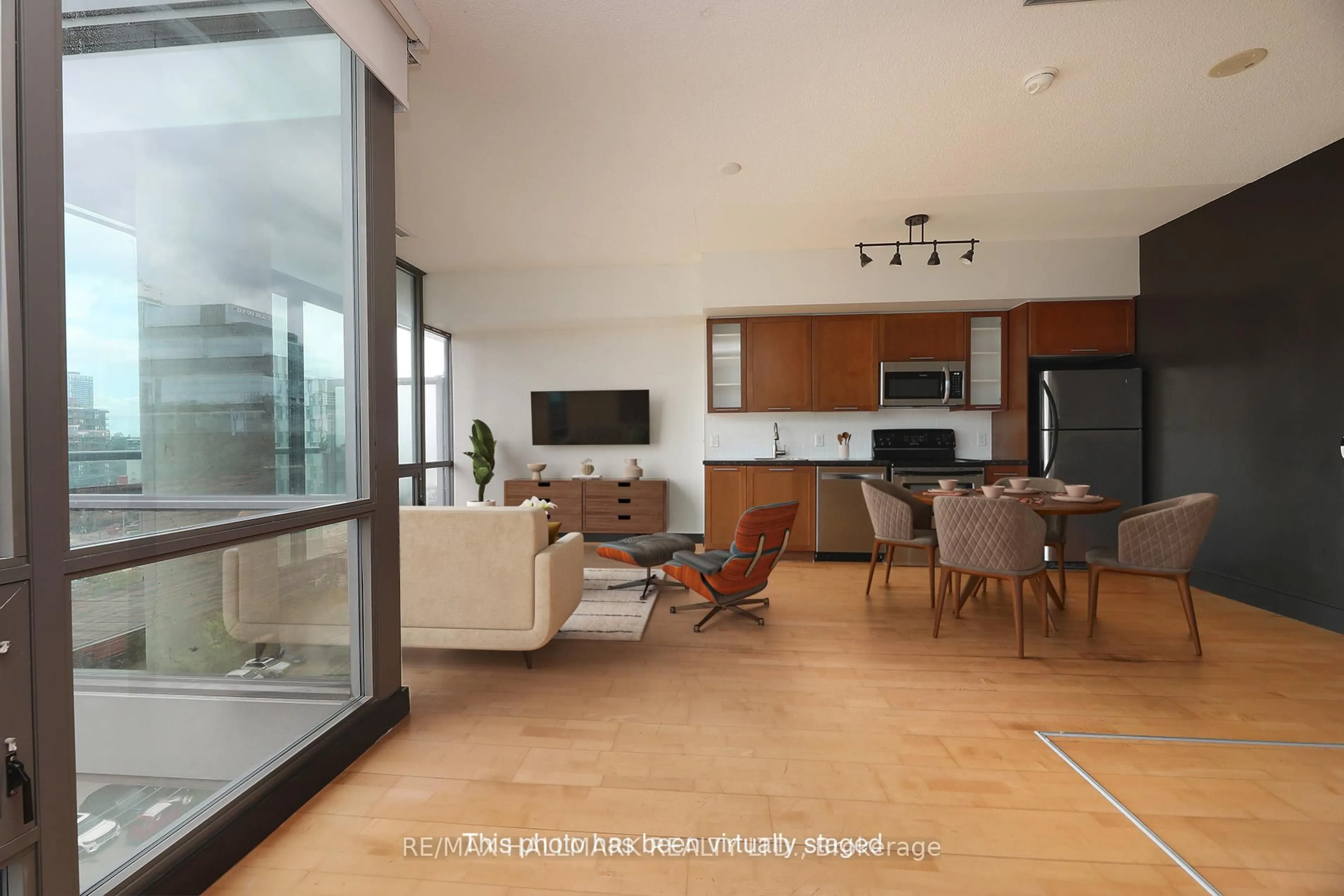 Living room with furniture, wood/laminate floor for 33 Mill St #817, Toronto Ontario M5A 3R3