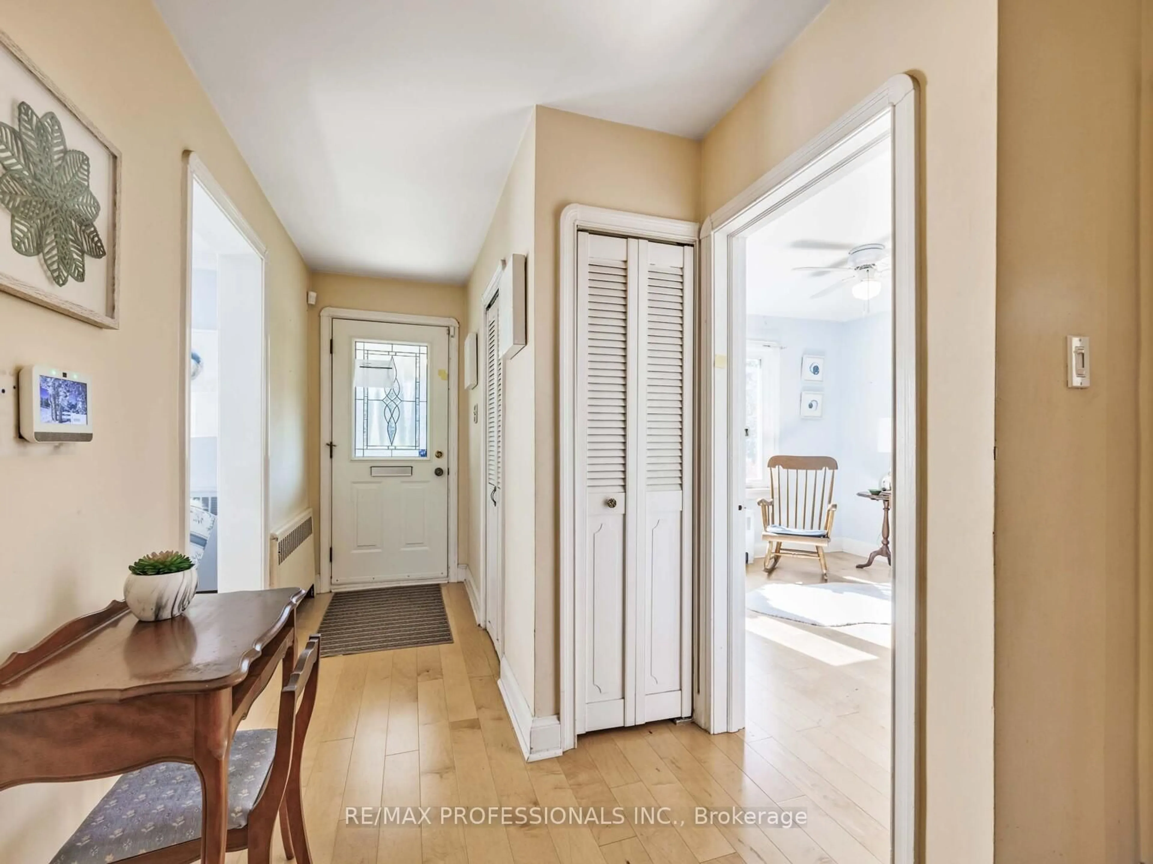 Indoor entryway for 55 Craigmore Cres, Toronto Ontario M2N 2Y6