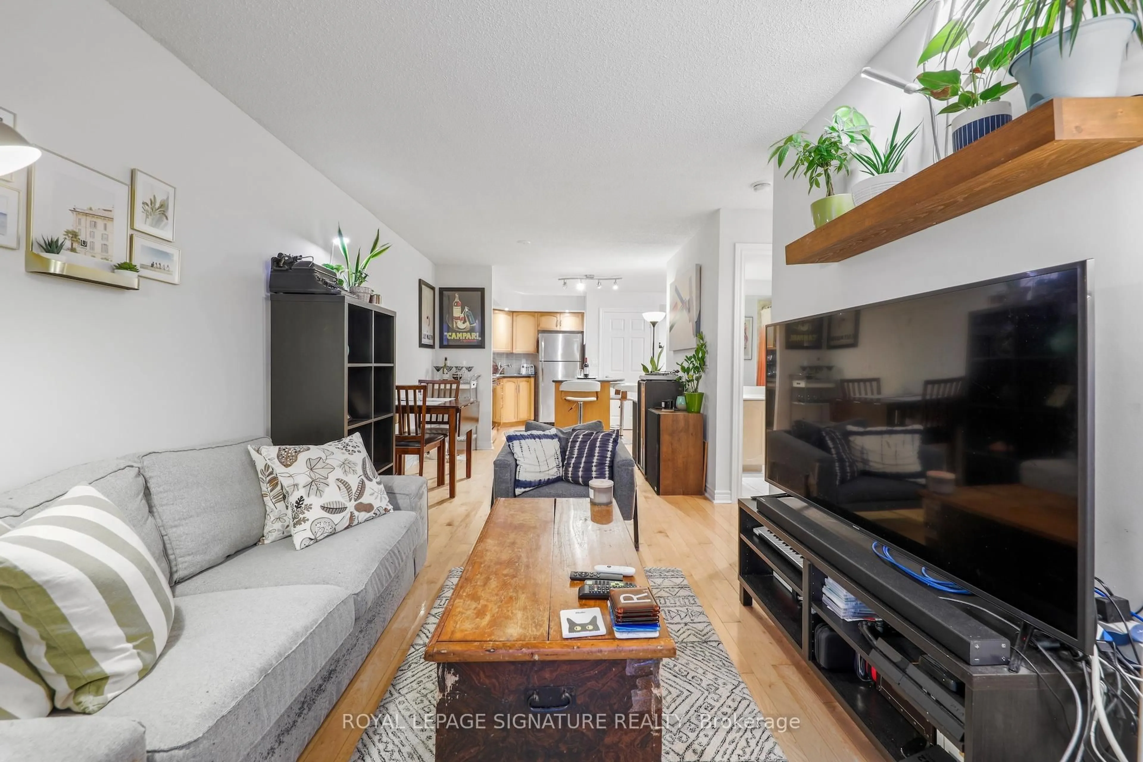 Living room with furniture, unknown for 250 Wellington St #343, Toronto Ontario M5V 3P6