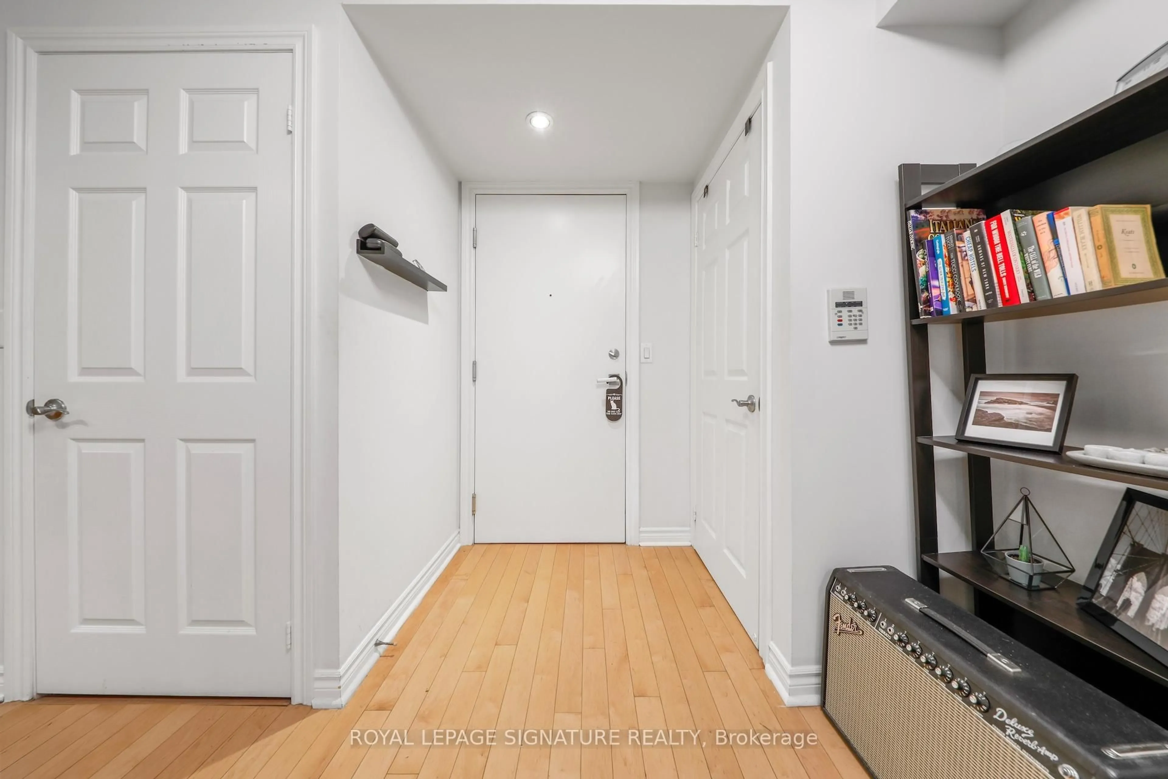 Indoor entryway for 250 Wellington St #343, Toronto Ontario M5V 3P6