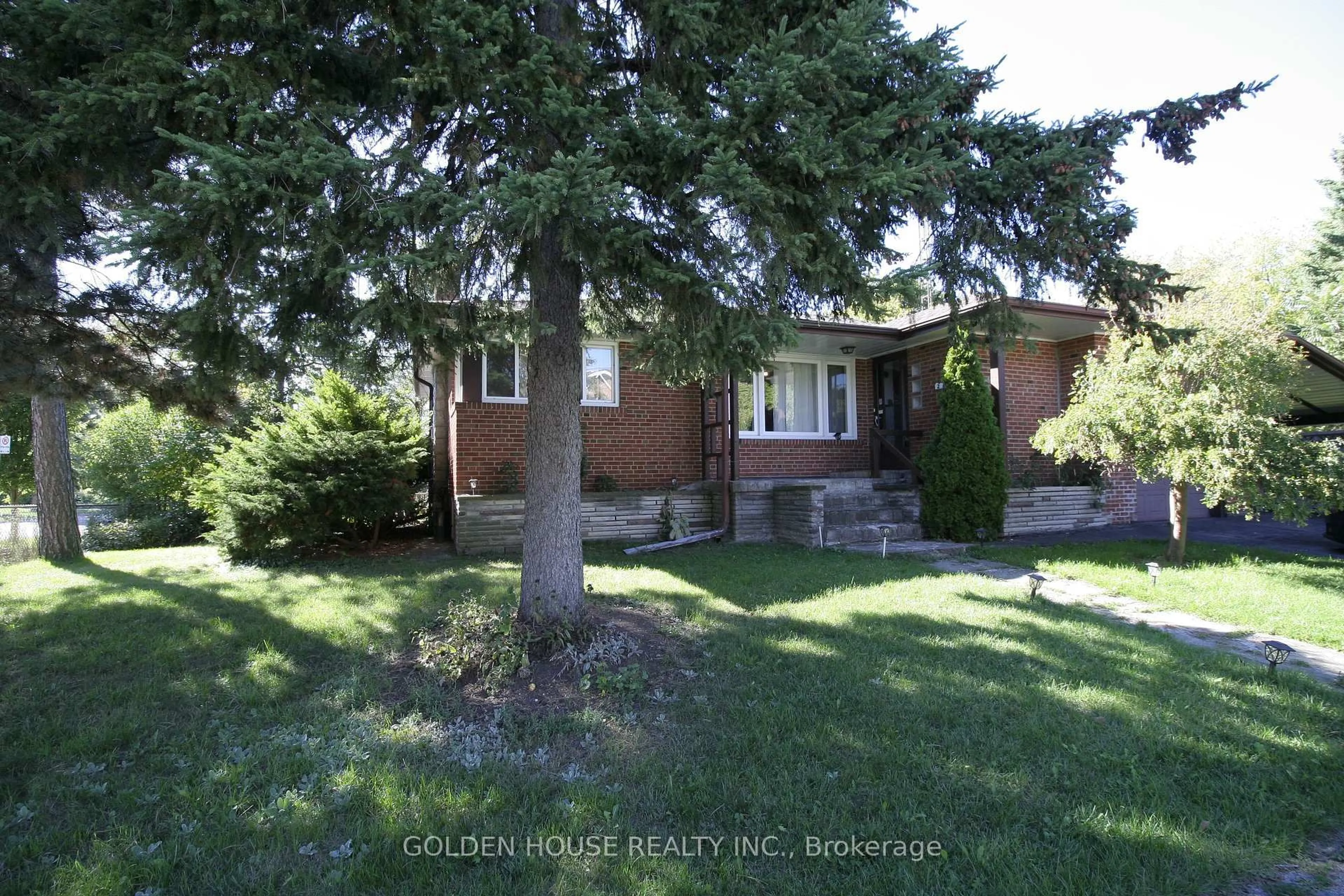 Home with brick exterior material, street for 260 Moore Park Ave, Toronto Ontario M2M 1N6