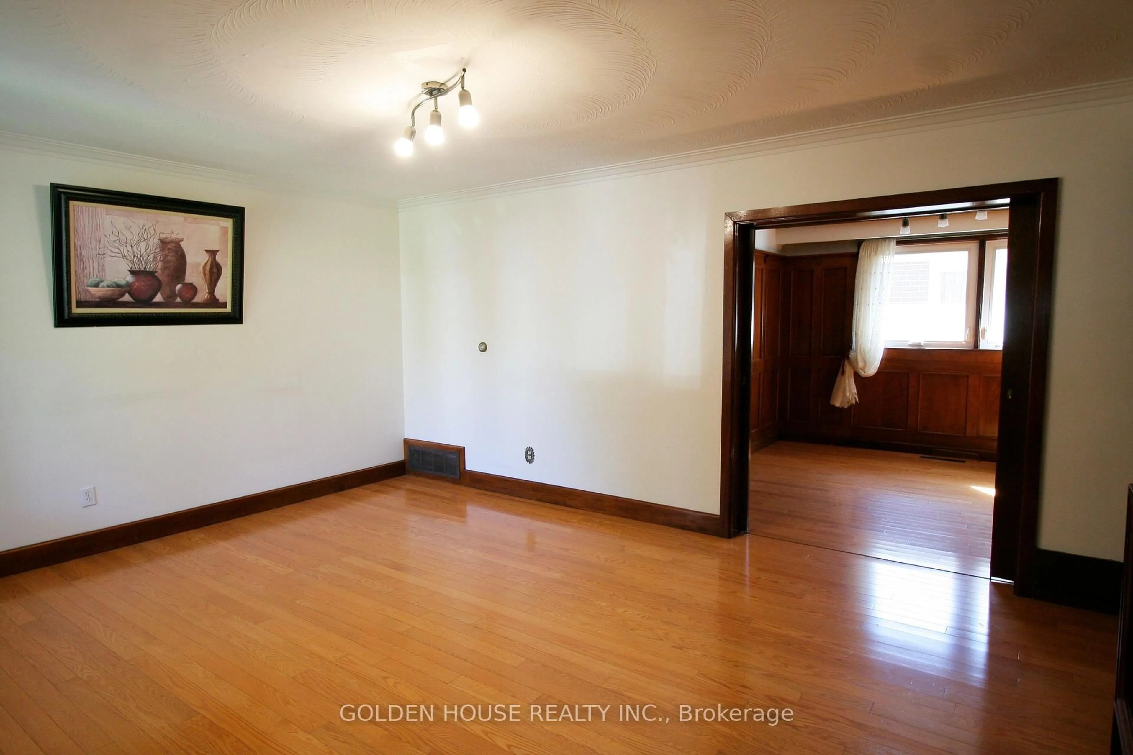 A pic of a room for 260 Moore Park Ave, Toronto Ontario M2M 1N6