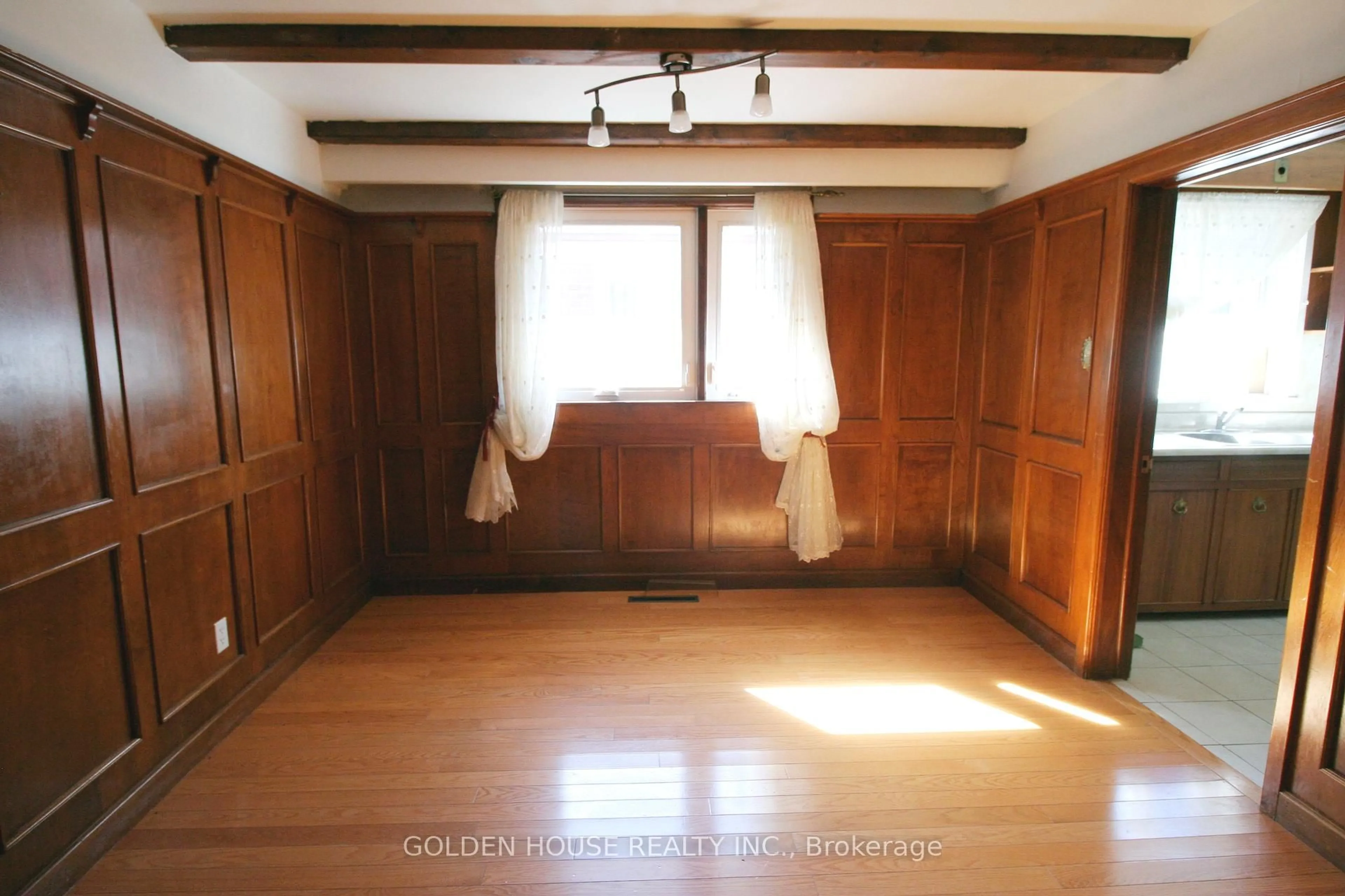 A pic of a room for 260 Moore Park Ave, Toronto Ontario M2M 1N6