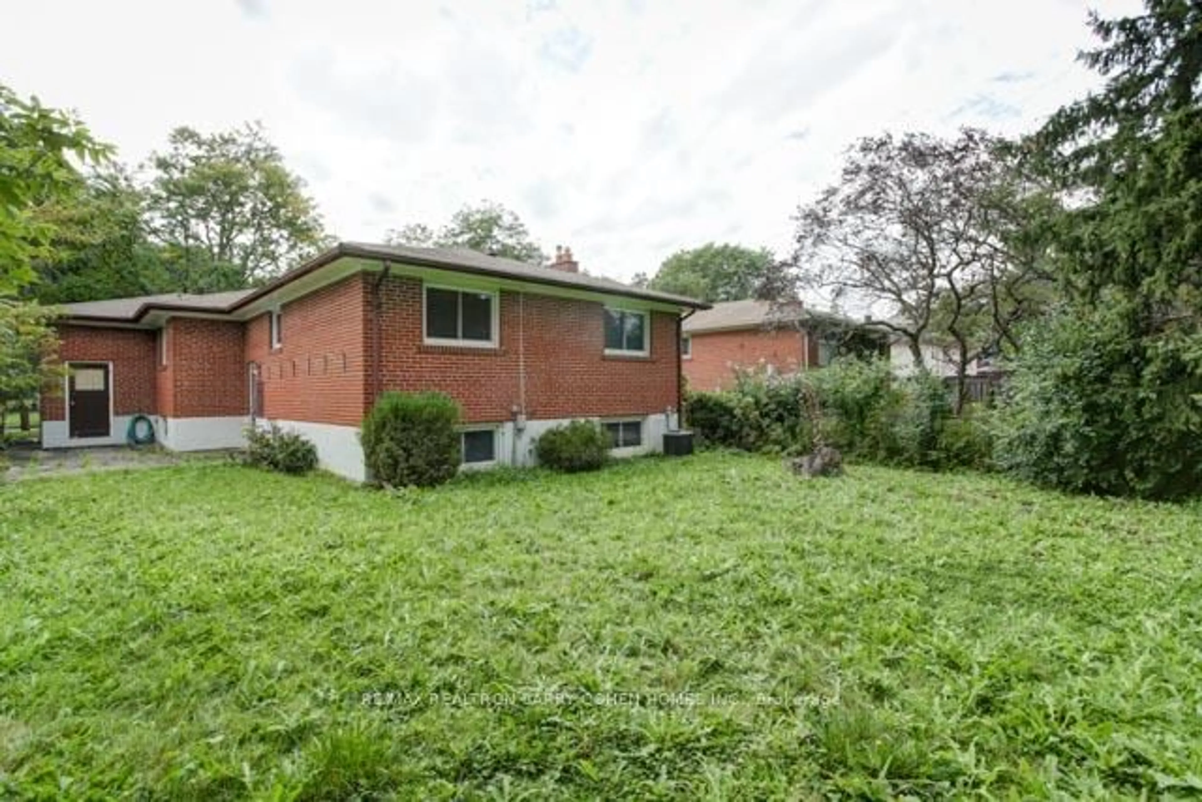 Patio, unknown for 240 Dunview Ave, Toronto Ontario M2N 4J2