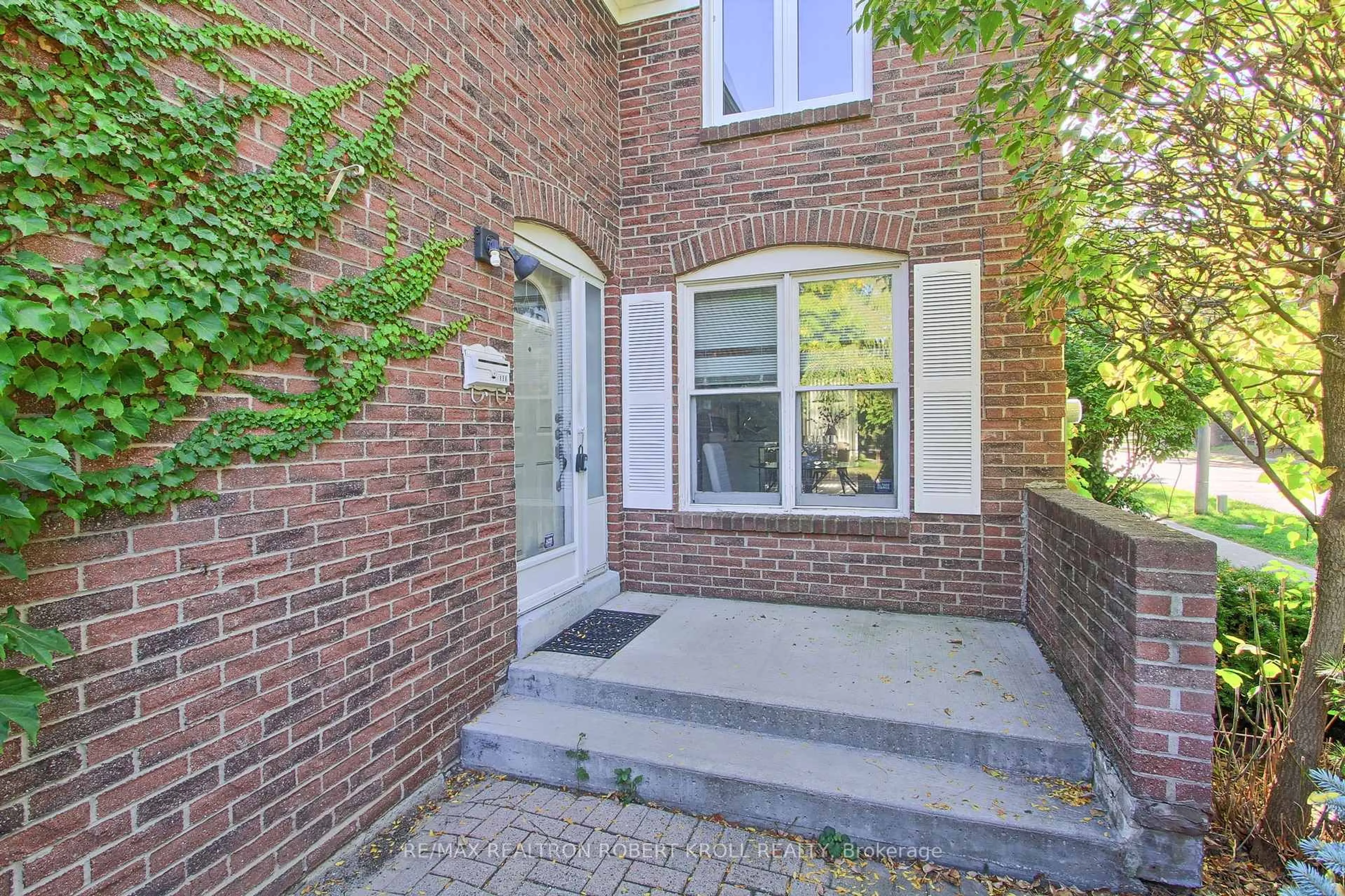 Unknown for 136 Stillwater Cres, Toronto Ontario M2R 3S2