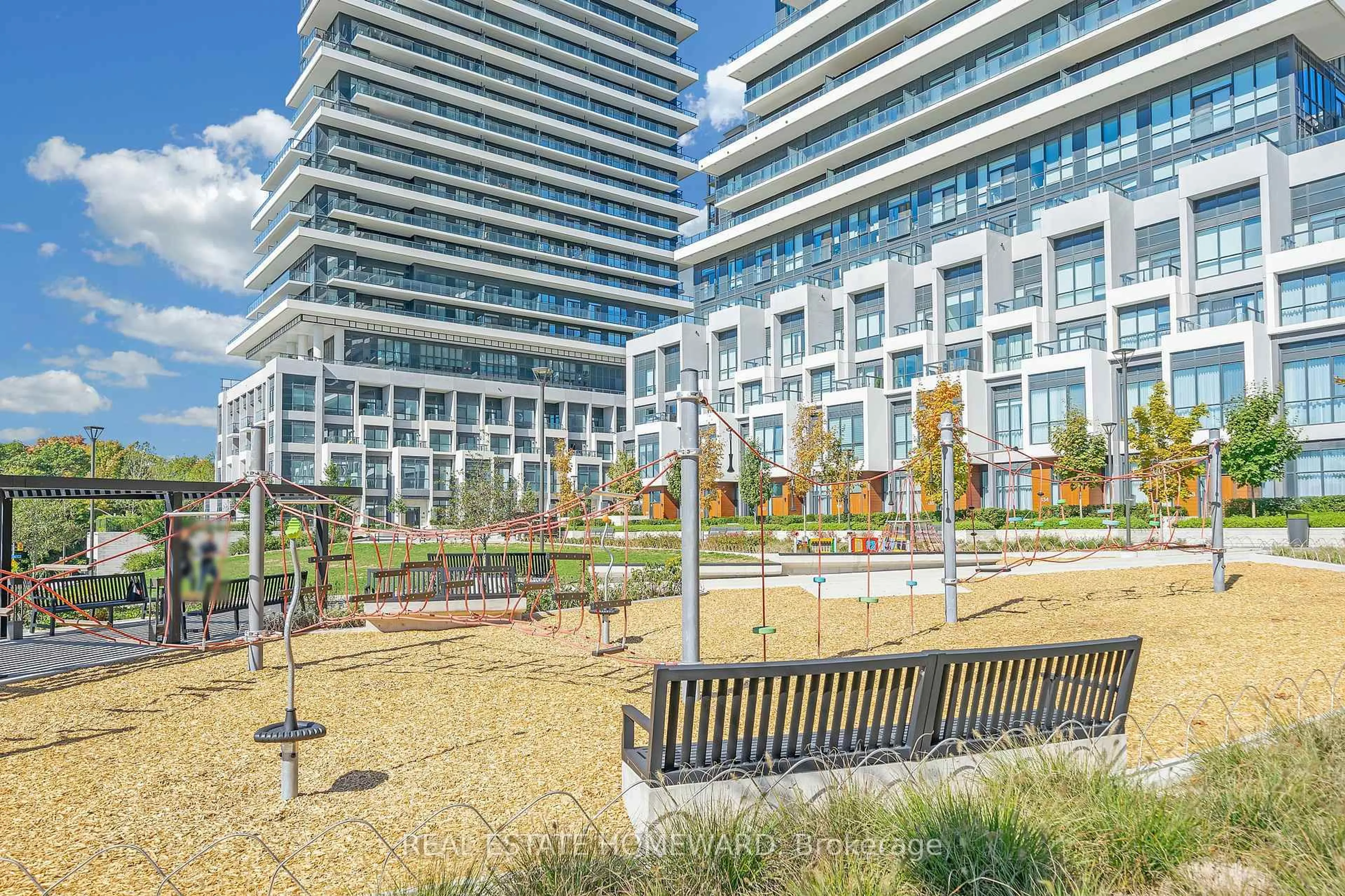 Patio, unknown for 20 Inn On The Park Dr #2039, Toronto Ontario M3C 0P8