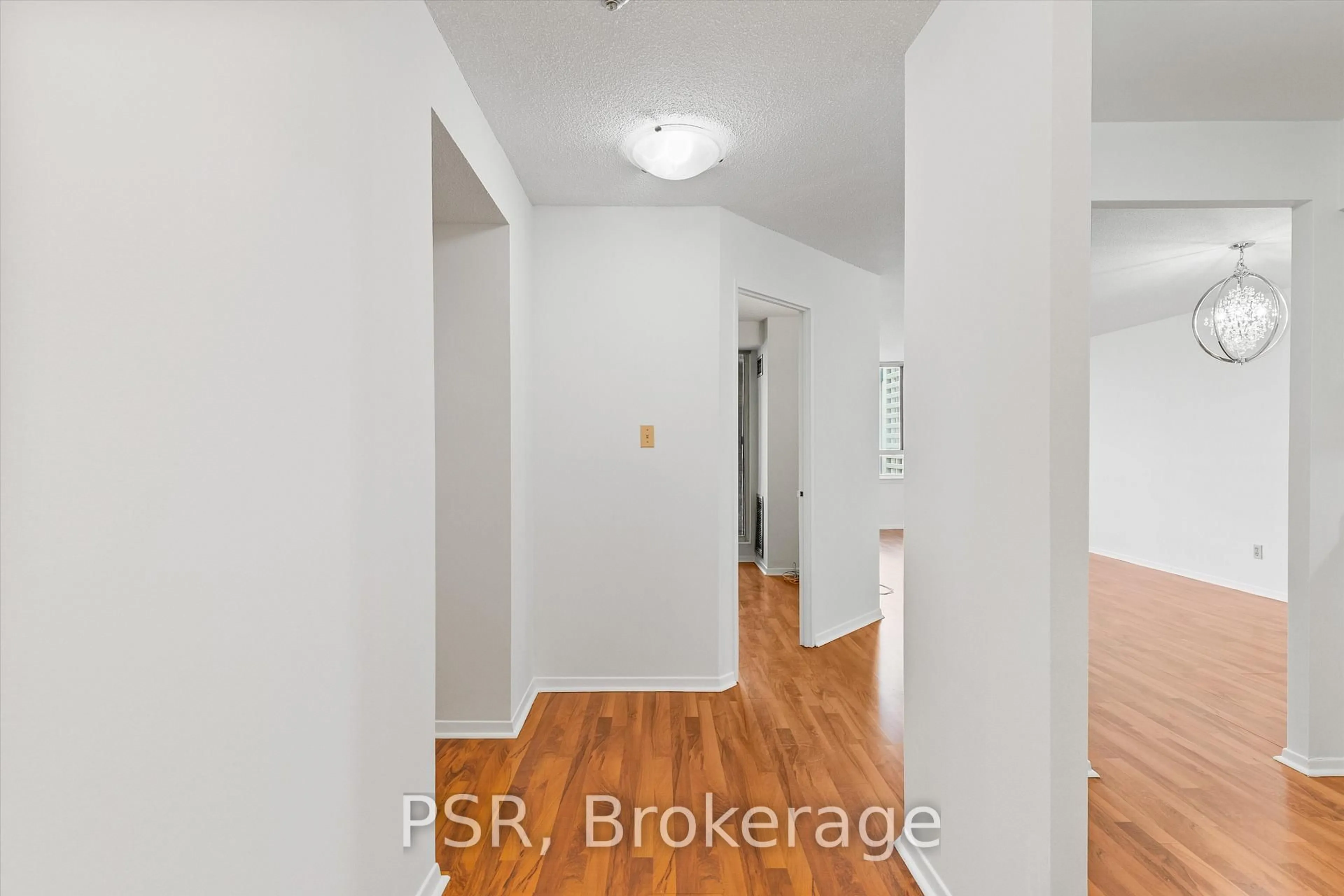 A pic of a room for 633 Bay St #901, Toronto Ontario M5G 2G4
