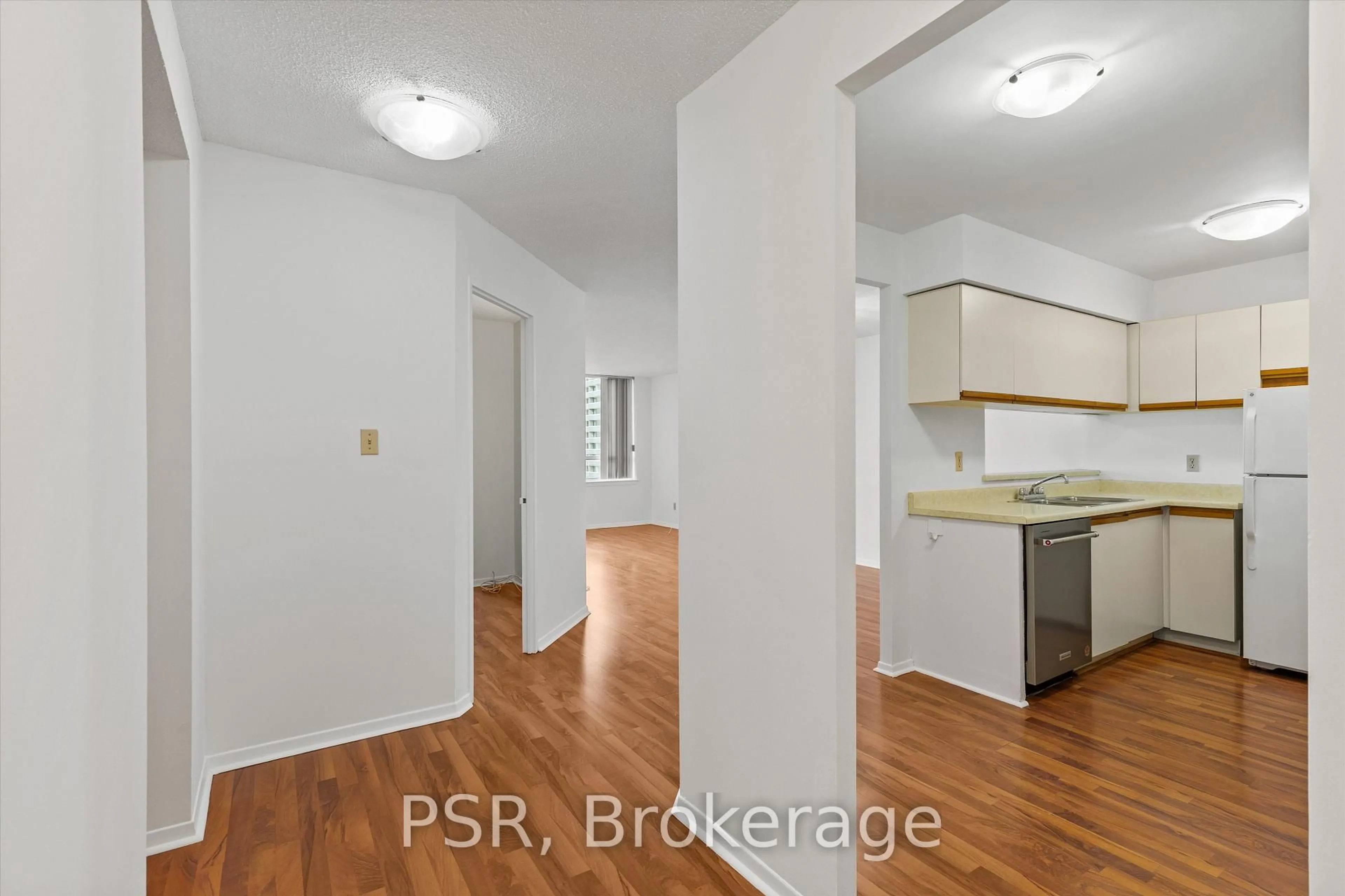 A pic of a room for 633 Bay St #901, Toronto Ontario M5G 2G4