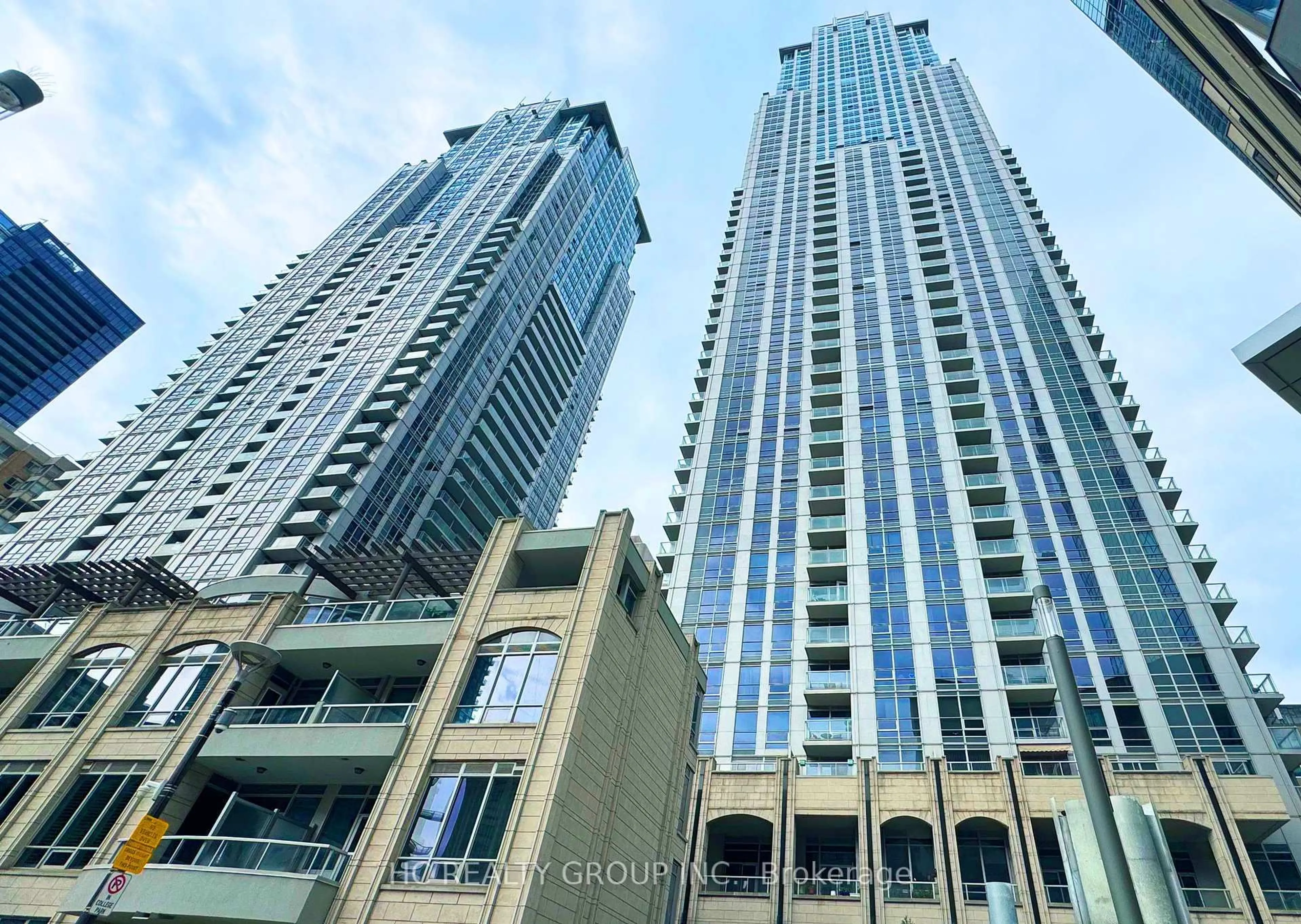 Indoor foyer for 763 Bay St #4209, Toronto Ontario M5G 2R3