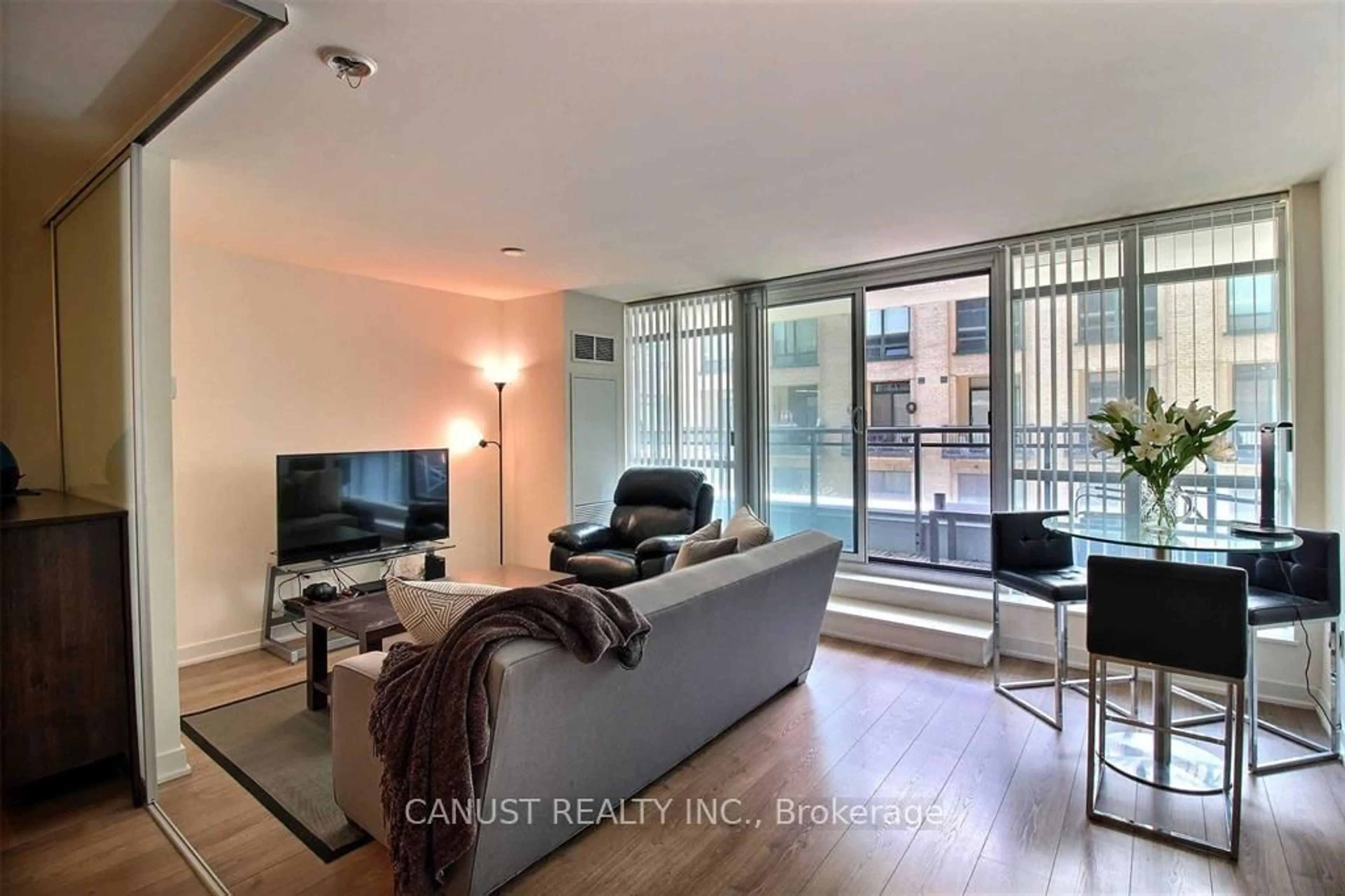Living room with furniture, cement floor for 775 King St. St, Toronto Ontario M5V 2K3